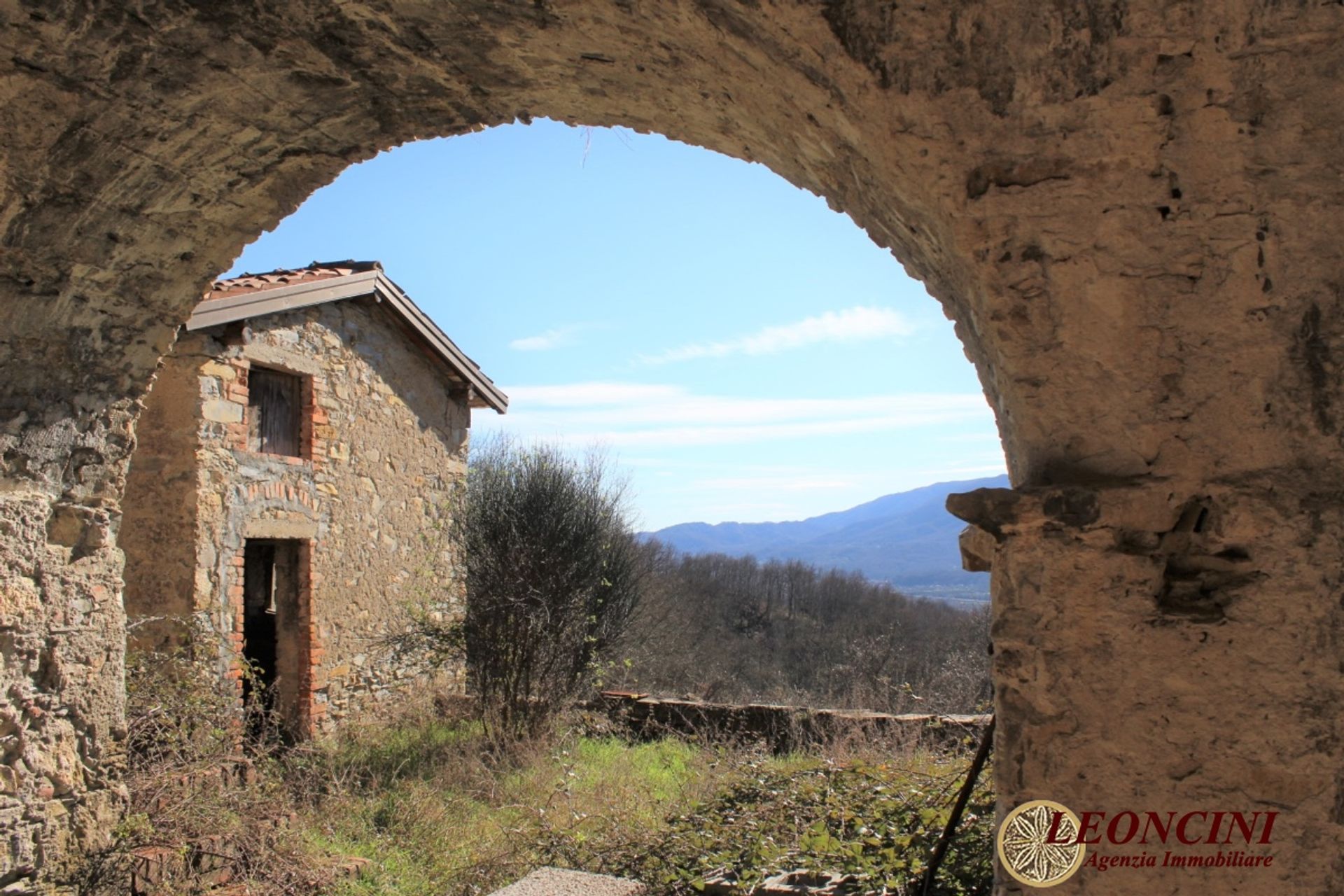 Dom w Pontremoli, Tuscany 10698277