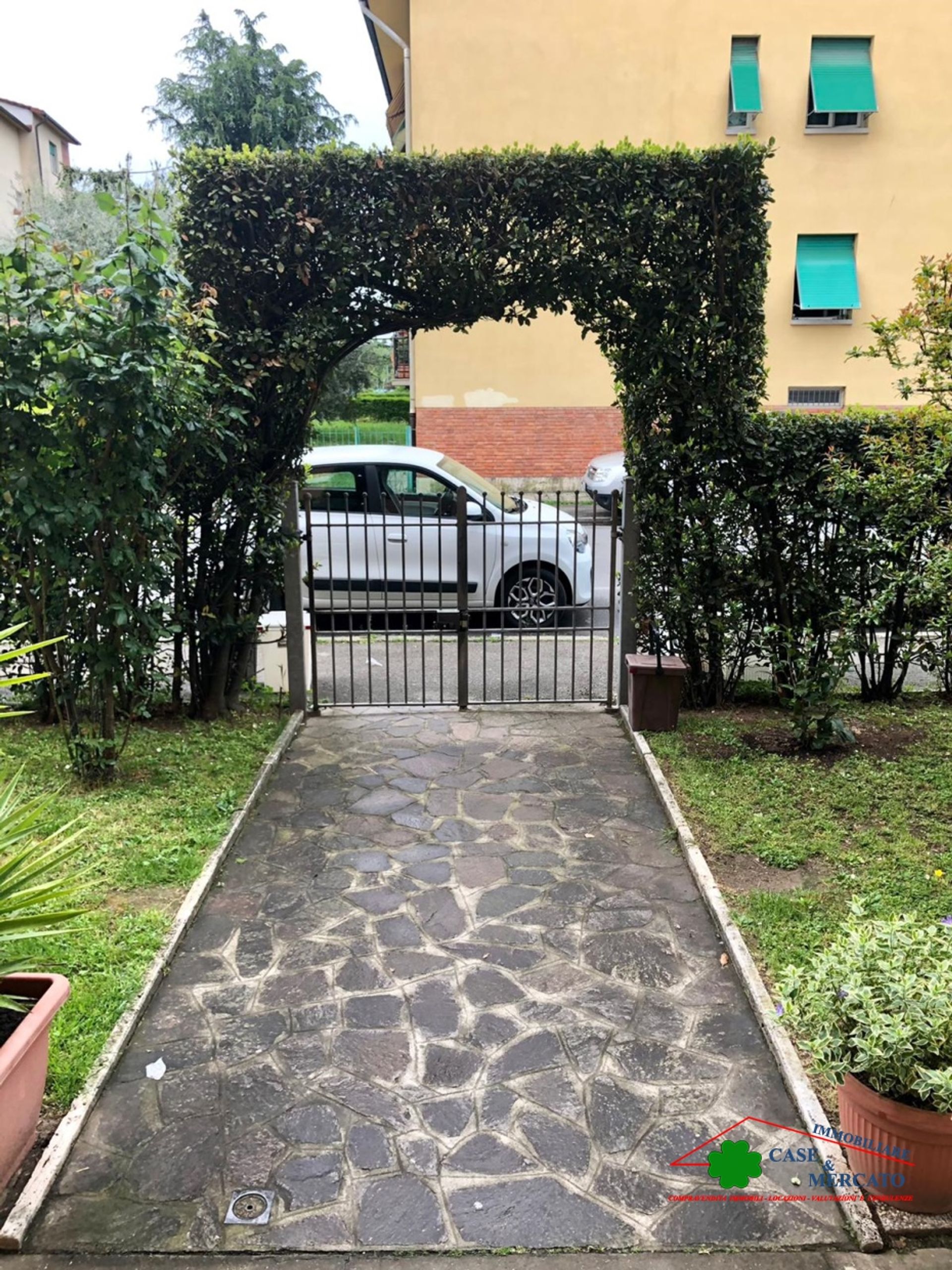 Condominium dans Lucca, Toscana 10700281