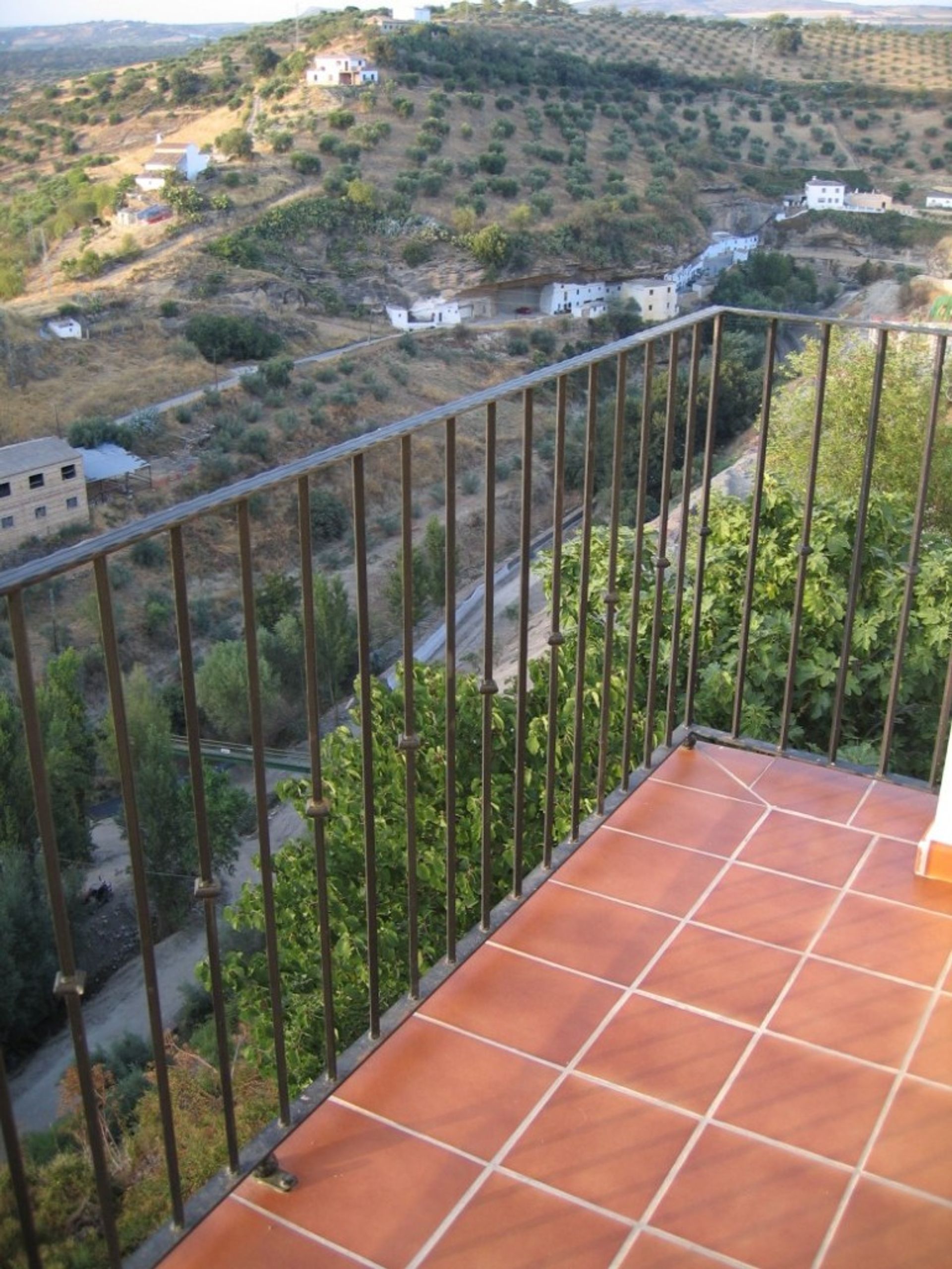 rumah dalam Setenil de las Bodegas, Andalusia 10700564