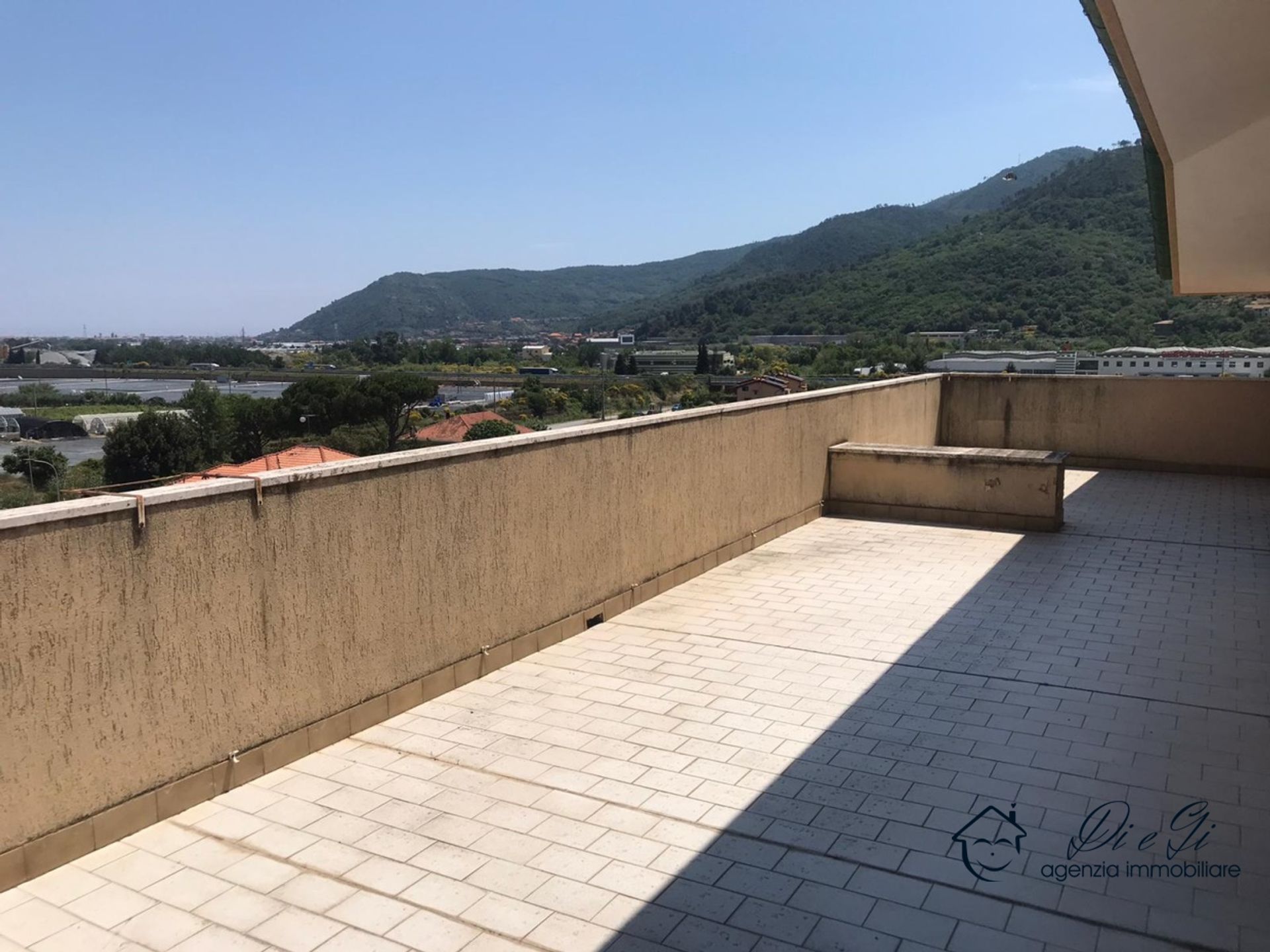 Condominio en , Liguria 10700637