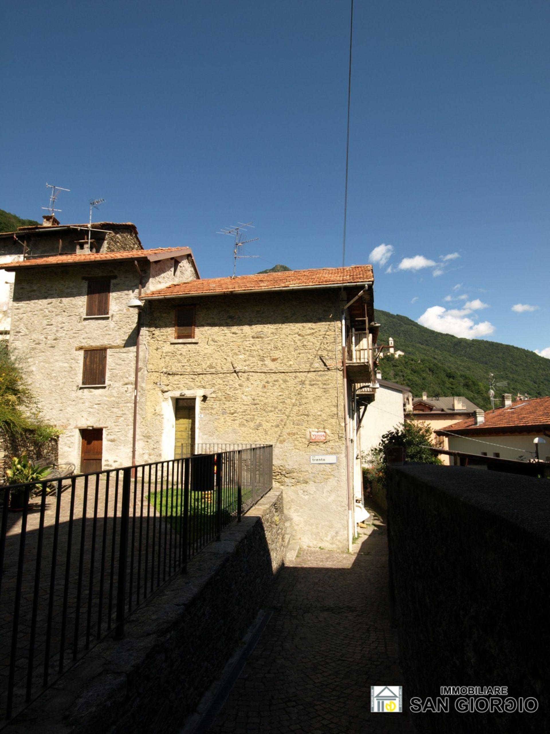 casa no , Lombardy 10700757