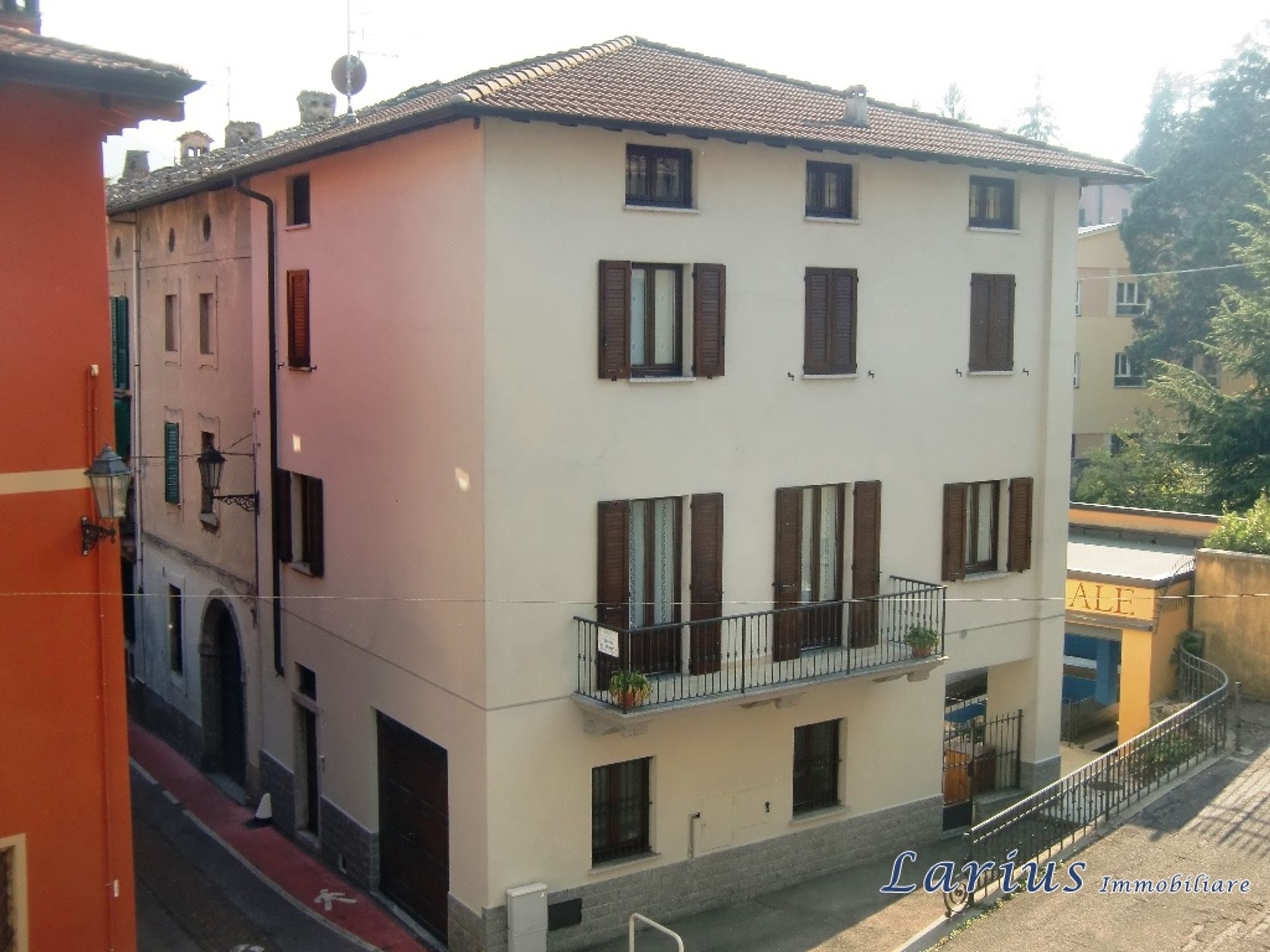 Dom w Asso, Lombardy 10700877