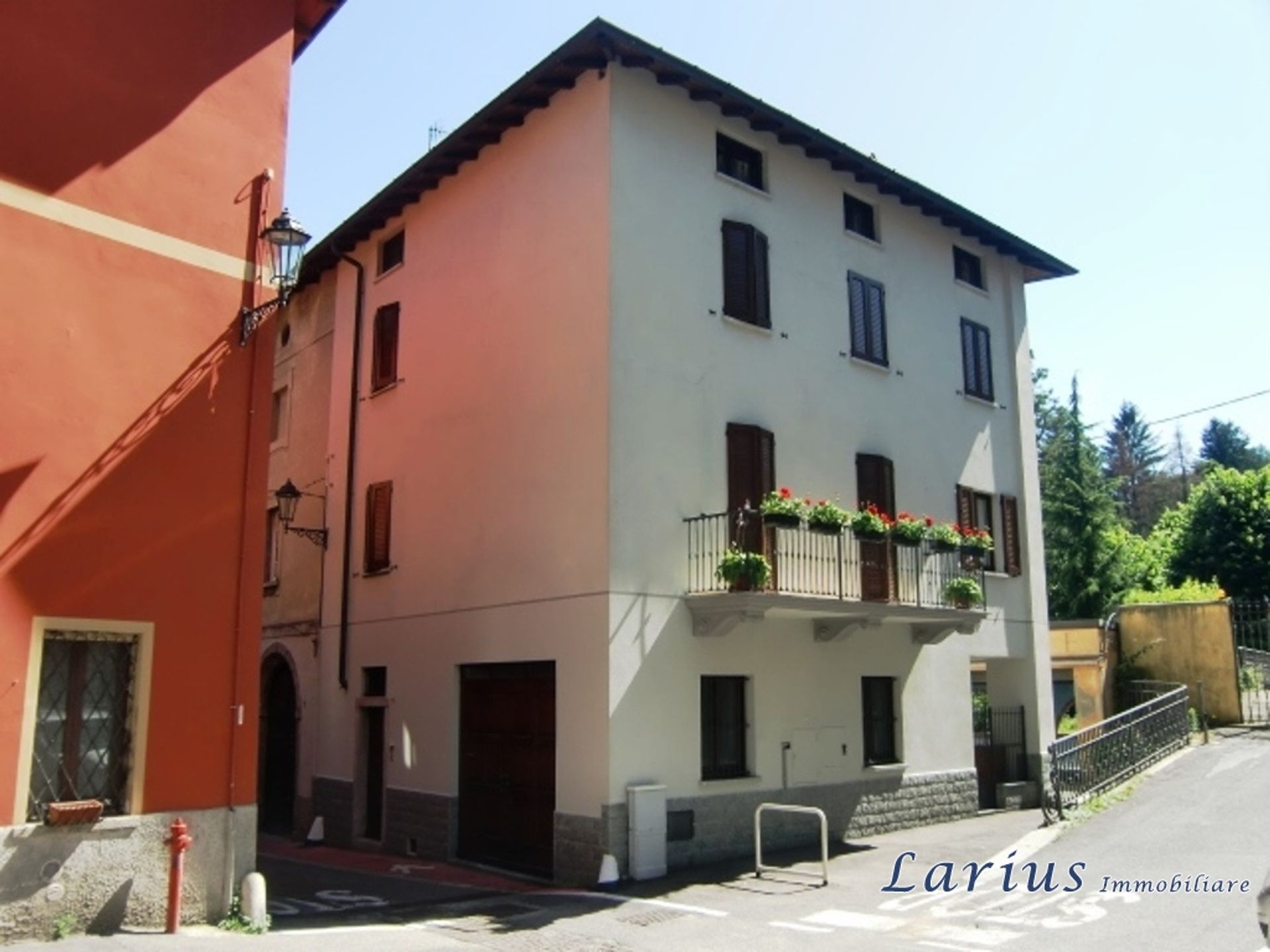 Dom w Asso, Lombardy 10700877