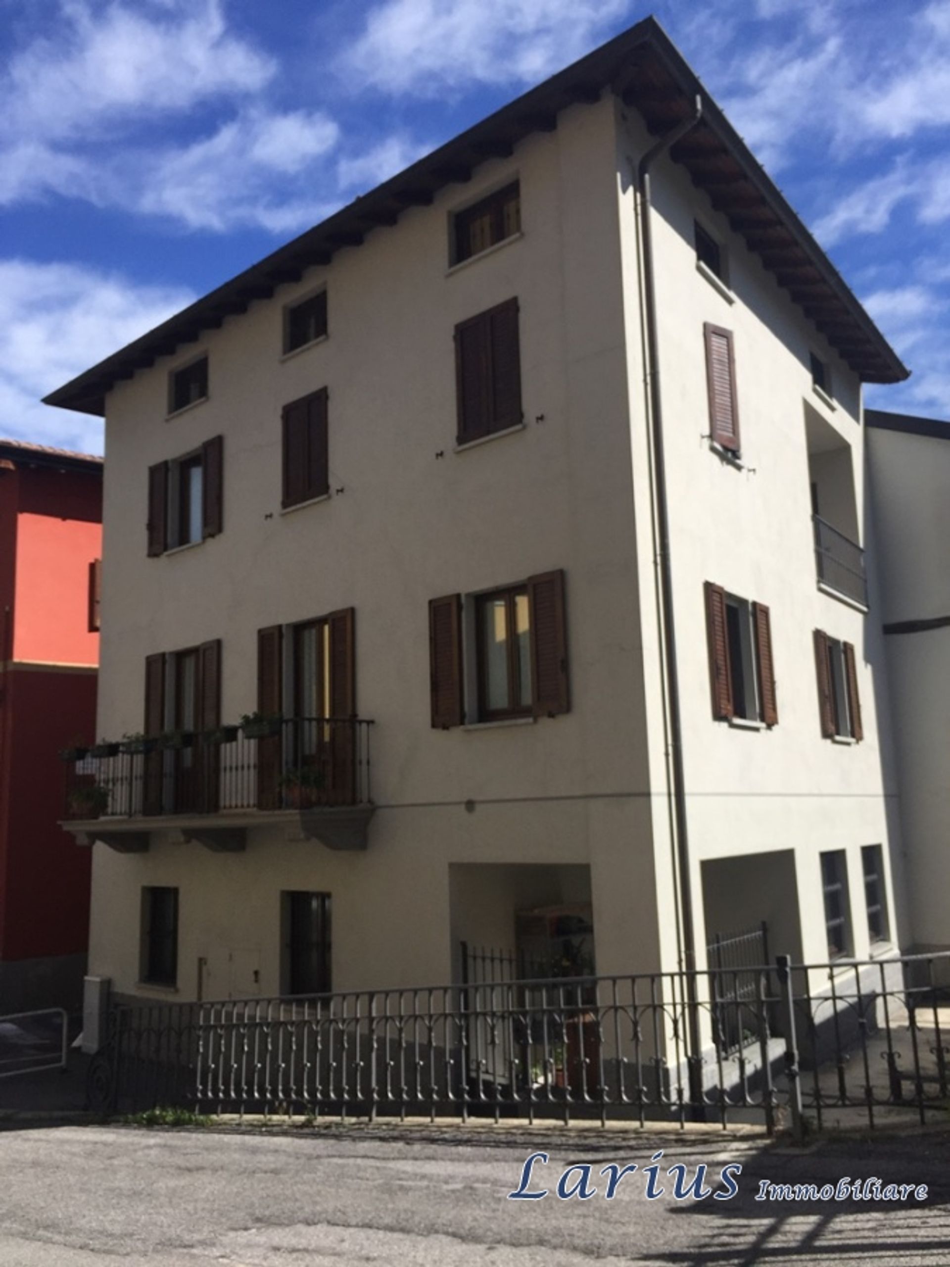 Dom w Asso, Lombardy 10700877