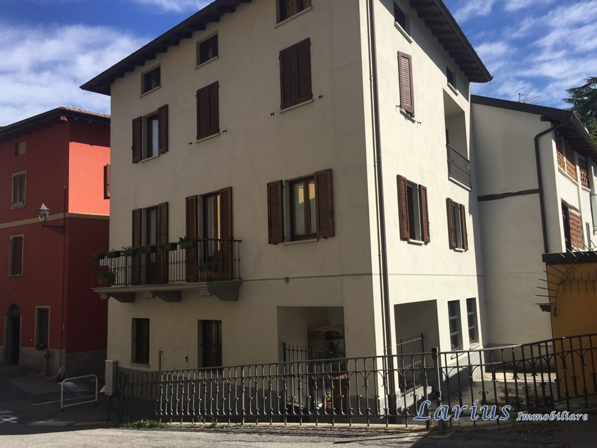 Dom w Asso, Lombardy 10700877