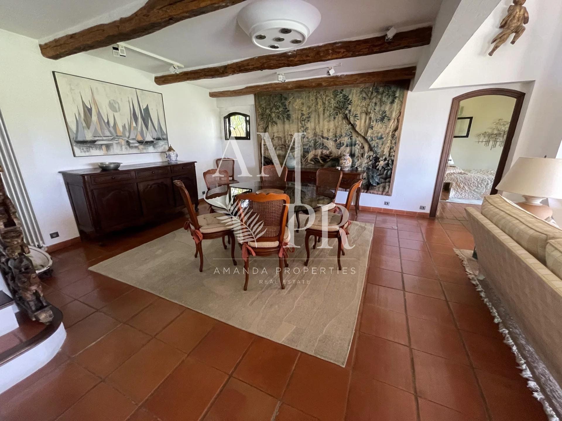 Casa nel Mandelieu-la-Napoule, Provence-Alpes-Côte d'Azur 10701168