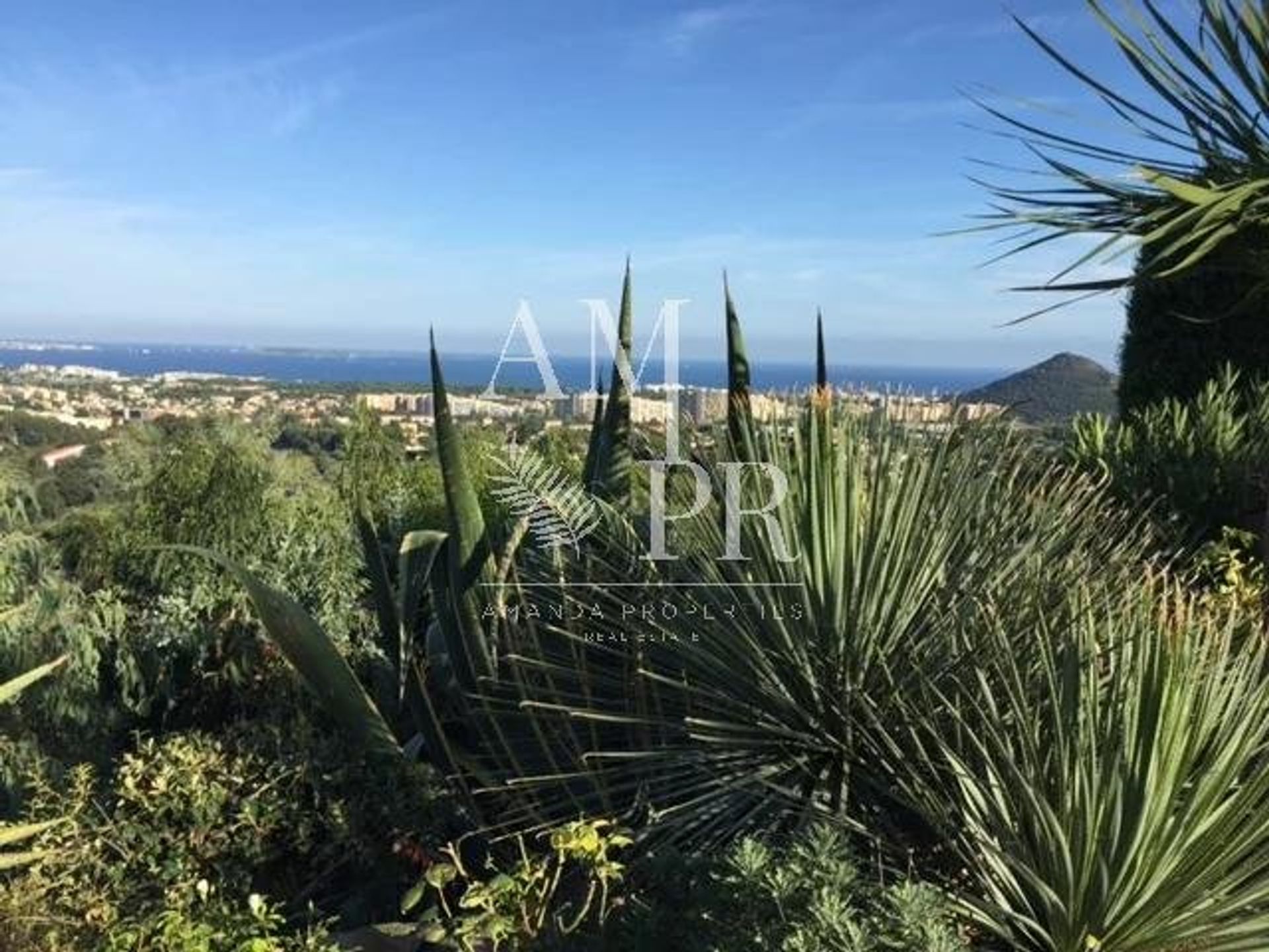 Casa nel Mandelieu-la-Napoule, Provence-Alpes-Côte d'Azur 10701168