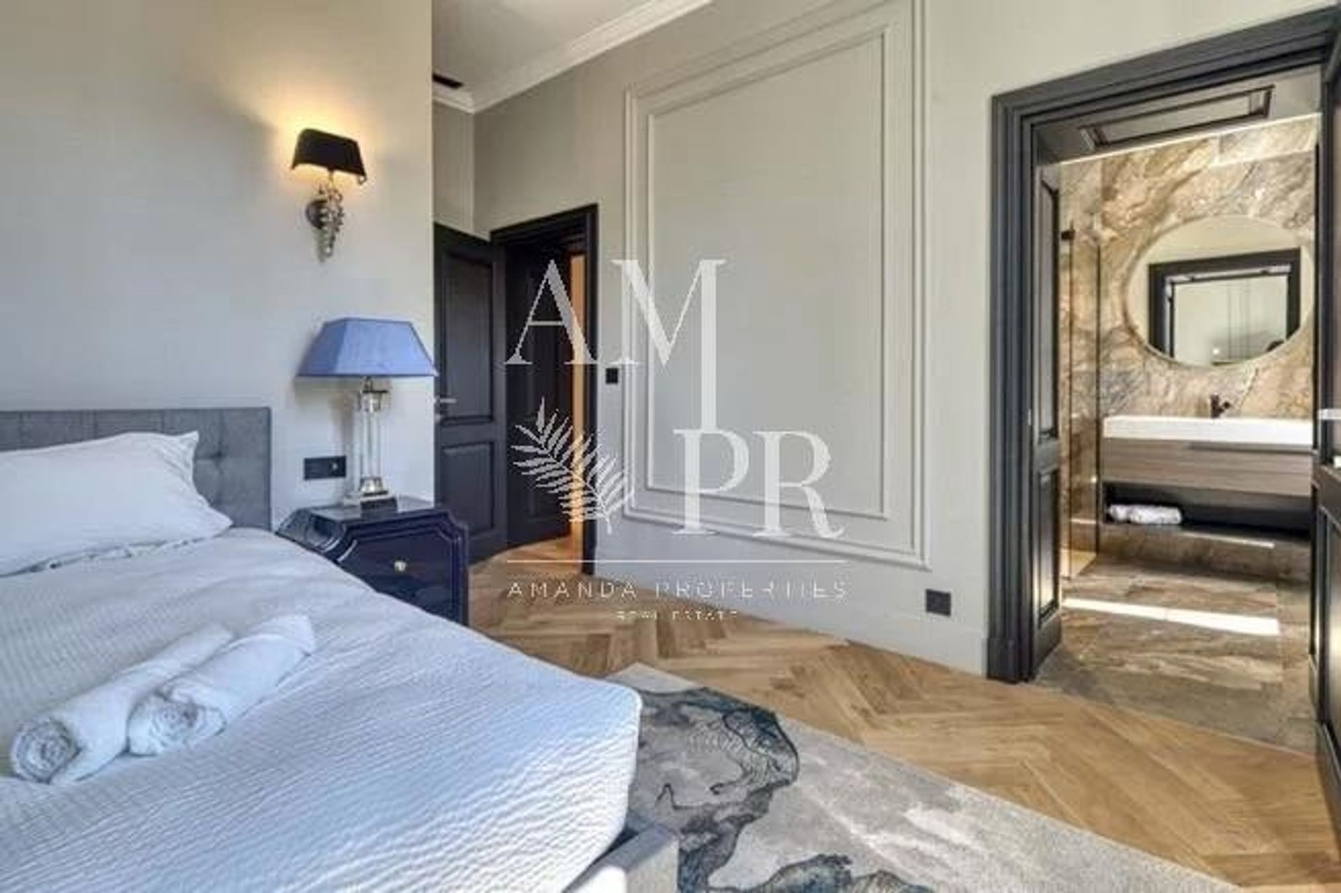 Condominium in Cannes, Provence-Alpes-Côte d'Azur 10701169