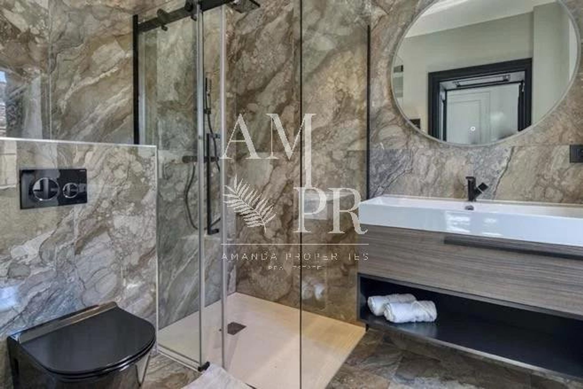 Condominium in Cannes, Provence-Alpes-Côte d'Azur 10701169