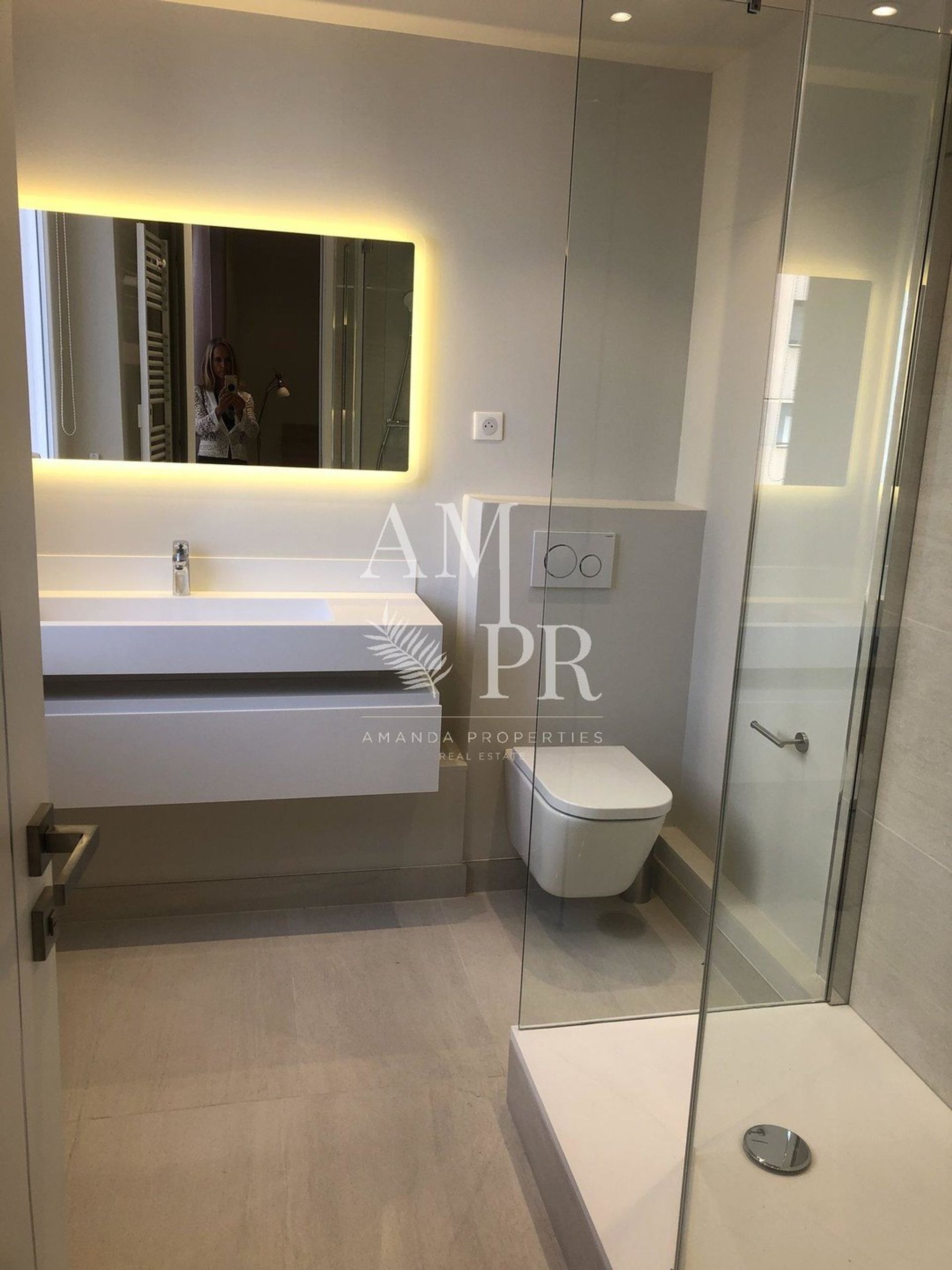 Condominium in Cannes, Provence-Alpes-Côte d'Azur 10701224