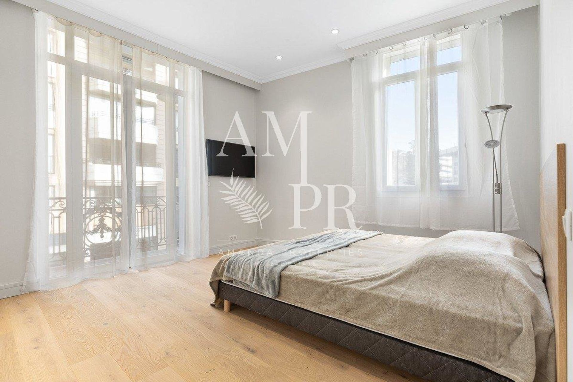 Condominium in Cannes, Provence-Alpes-Côte d'Azur 10701224