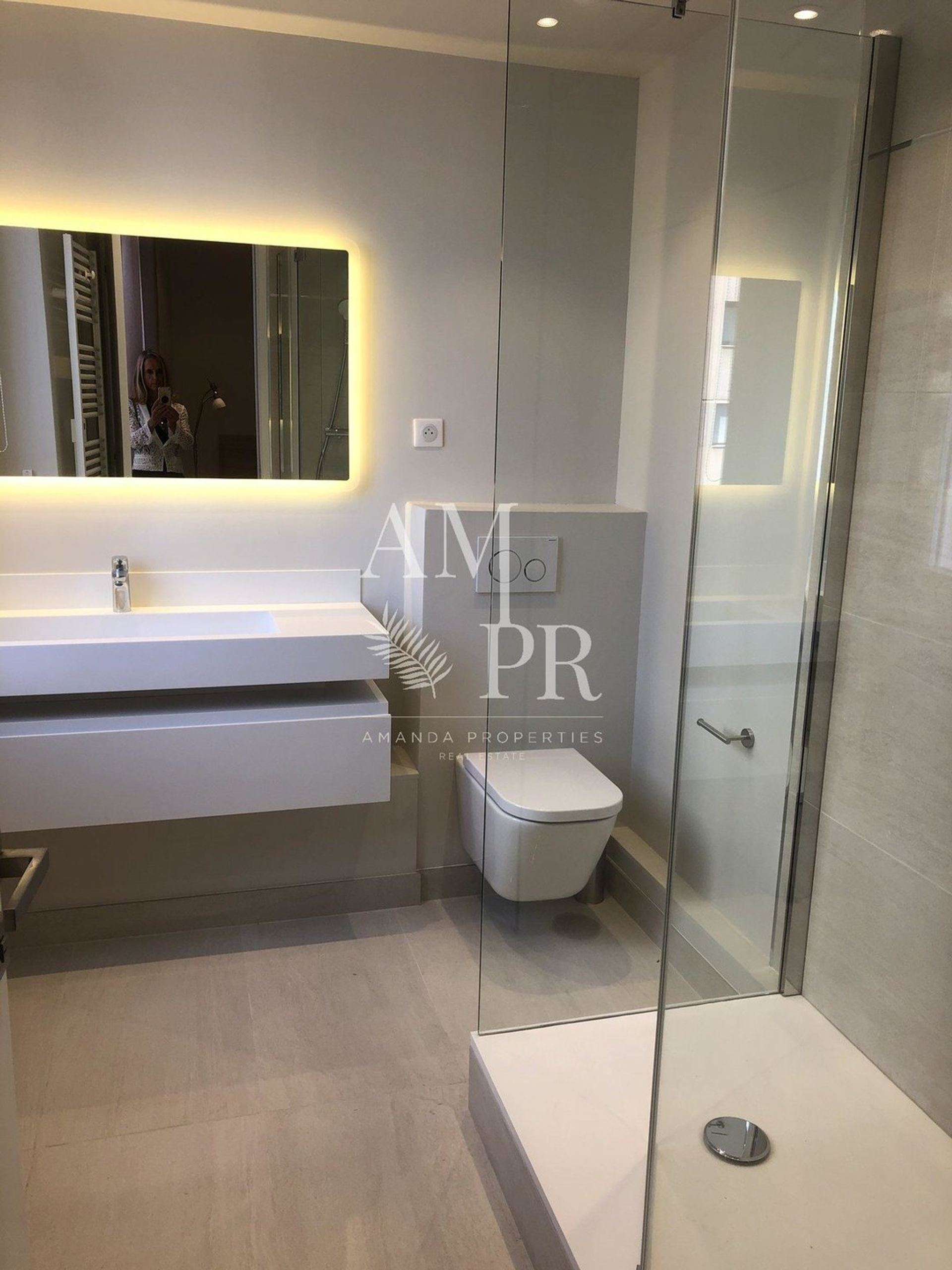 Condominium in Cannes, Provence-Alpes-Côte d'Azur 10701224