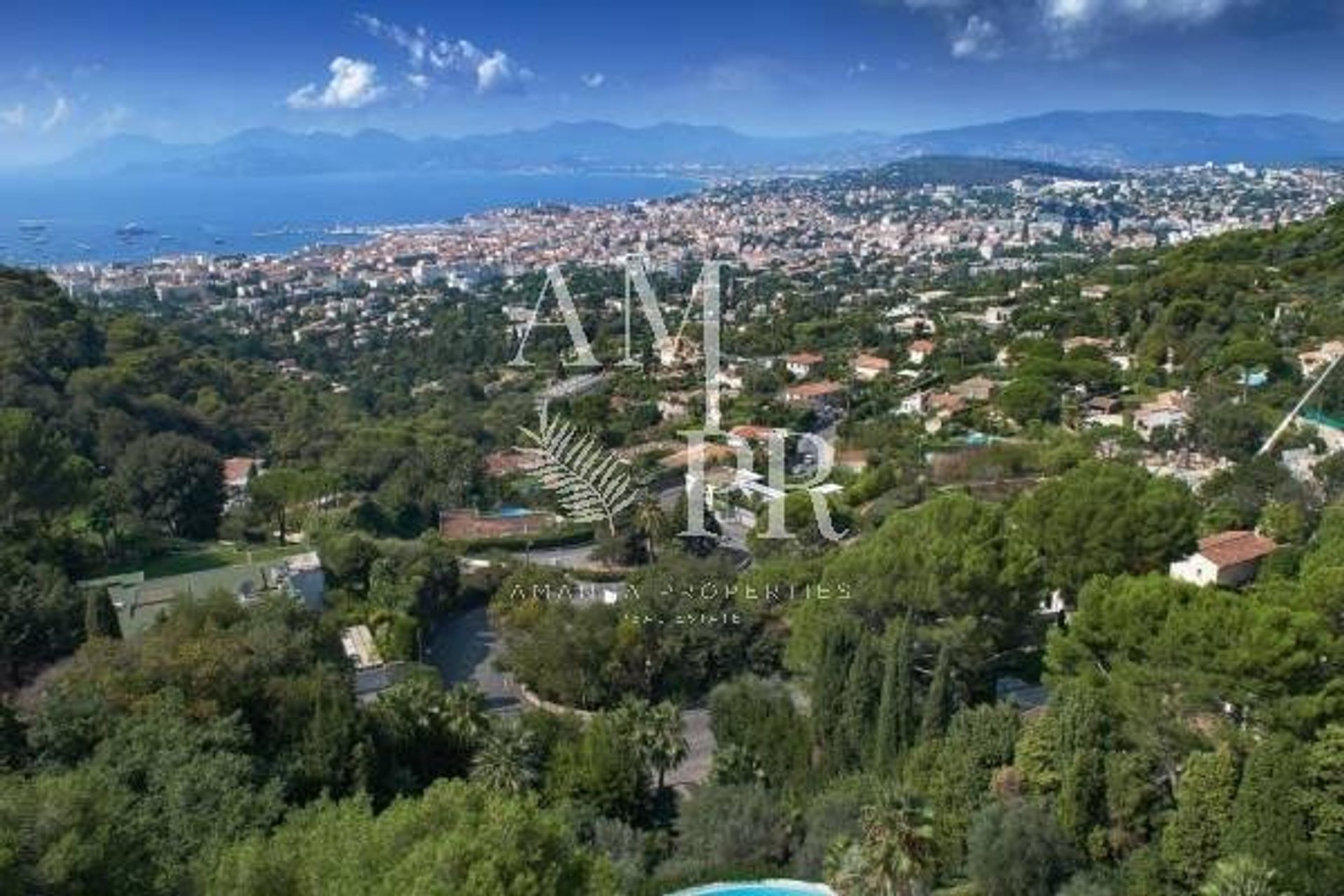 House in Cannes, Provence-Alpes-Côte d'Azur 10701252