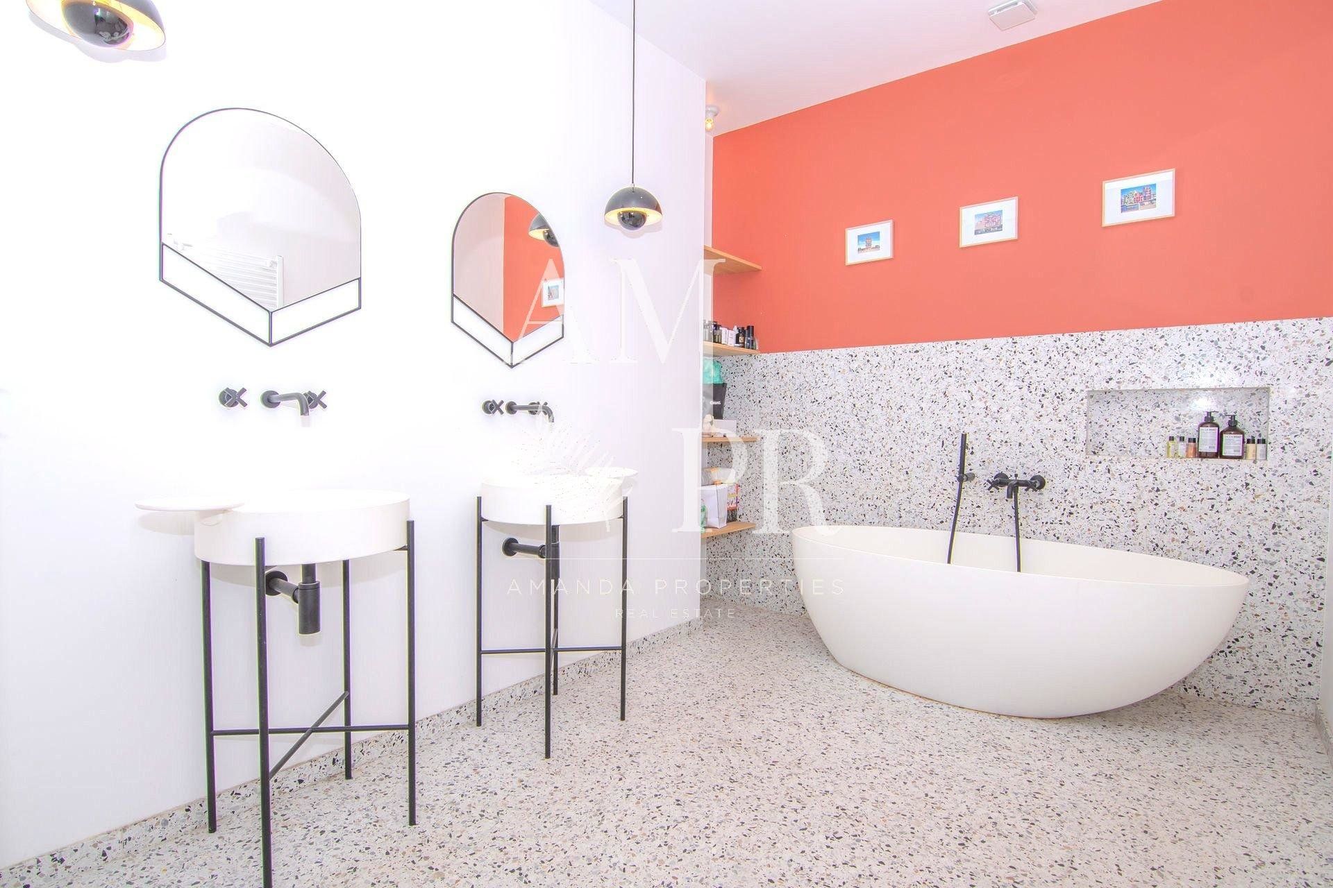 Condominium in Cannes, Provence-Alpes-Côte d'Azur 10701273