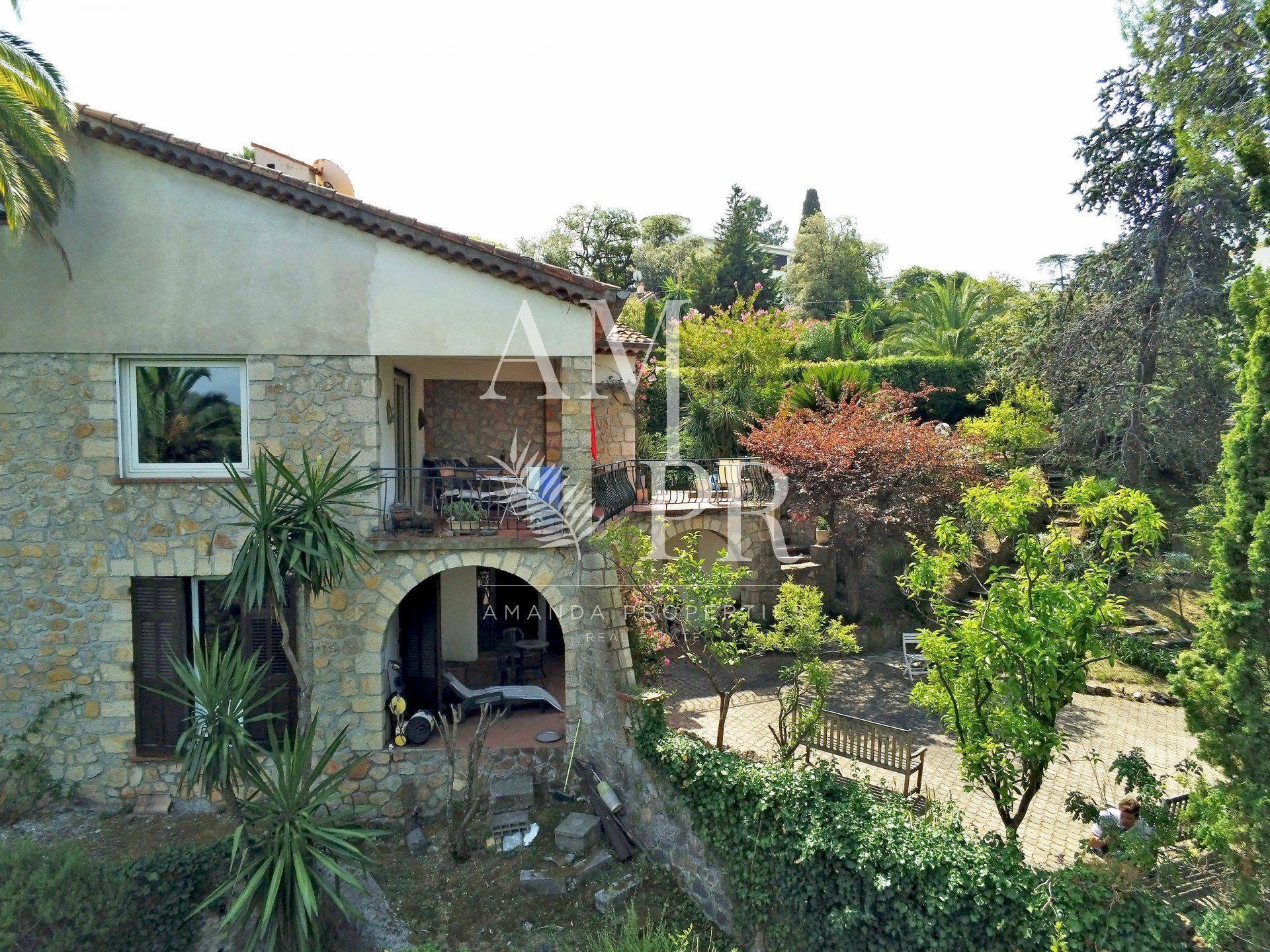 House in Cannes, Provence-Alpes-Côte d'Azur 10701279