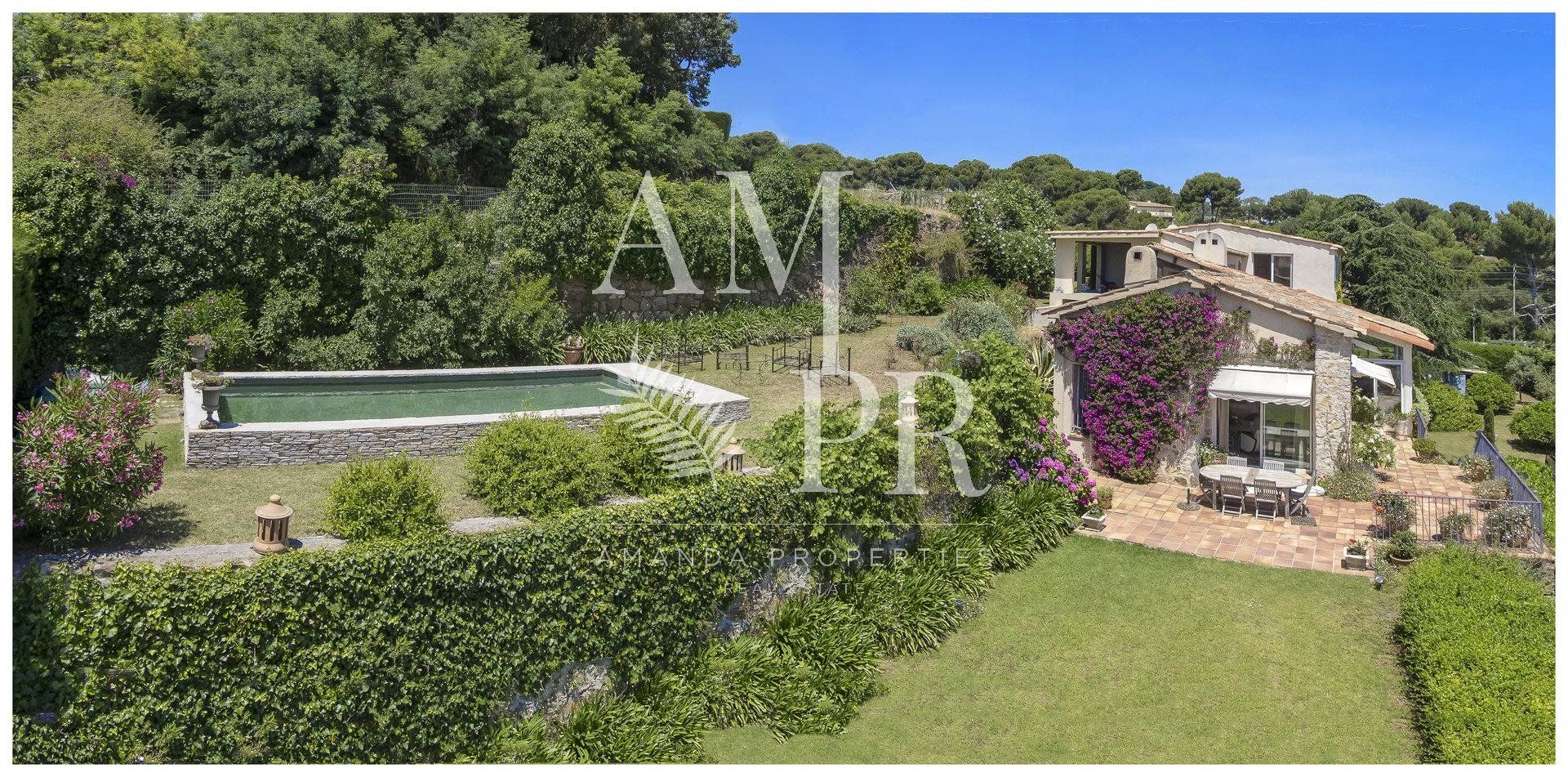 House in Vallauris, Provence-Alpes-Cote d'Azur 10701303