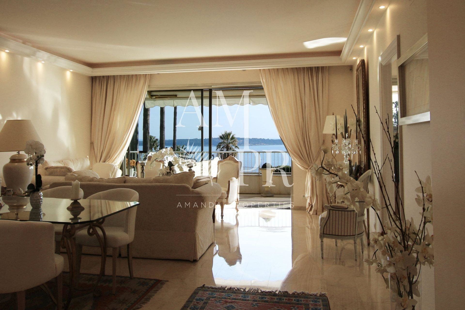 Condominium in Cannes, Provence-Alpes-Côte d'Azur 10701311