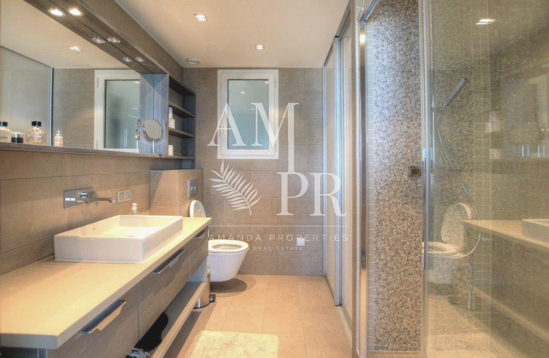 Condominium in Cannes, Provence-Alpes-Côte d'Azur 10701314