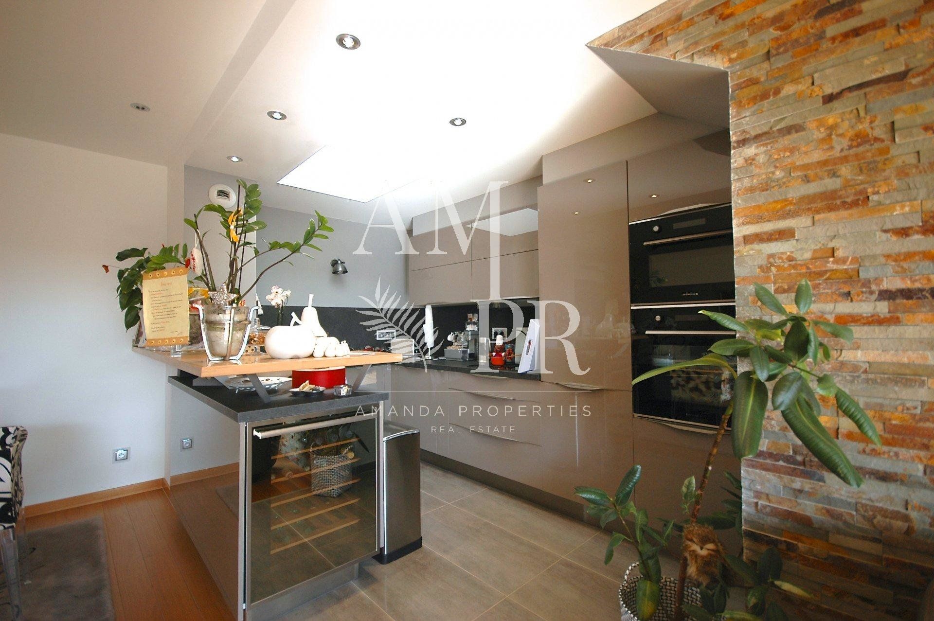 Condominium in Antibes, Provence-Alpes-Côte d'Azur 10701323