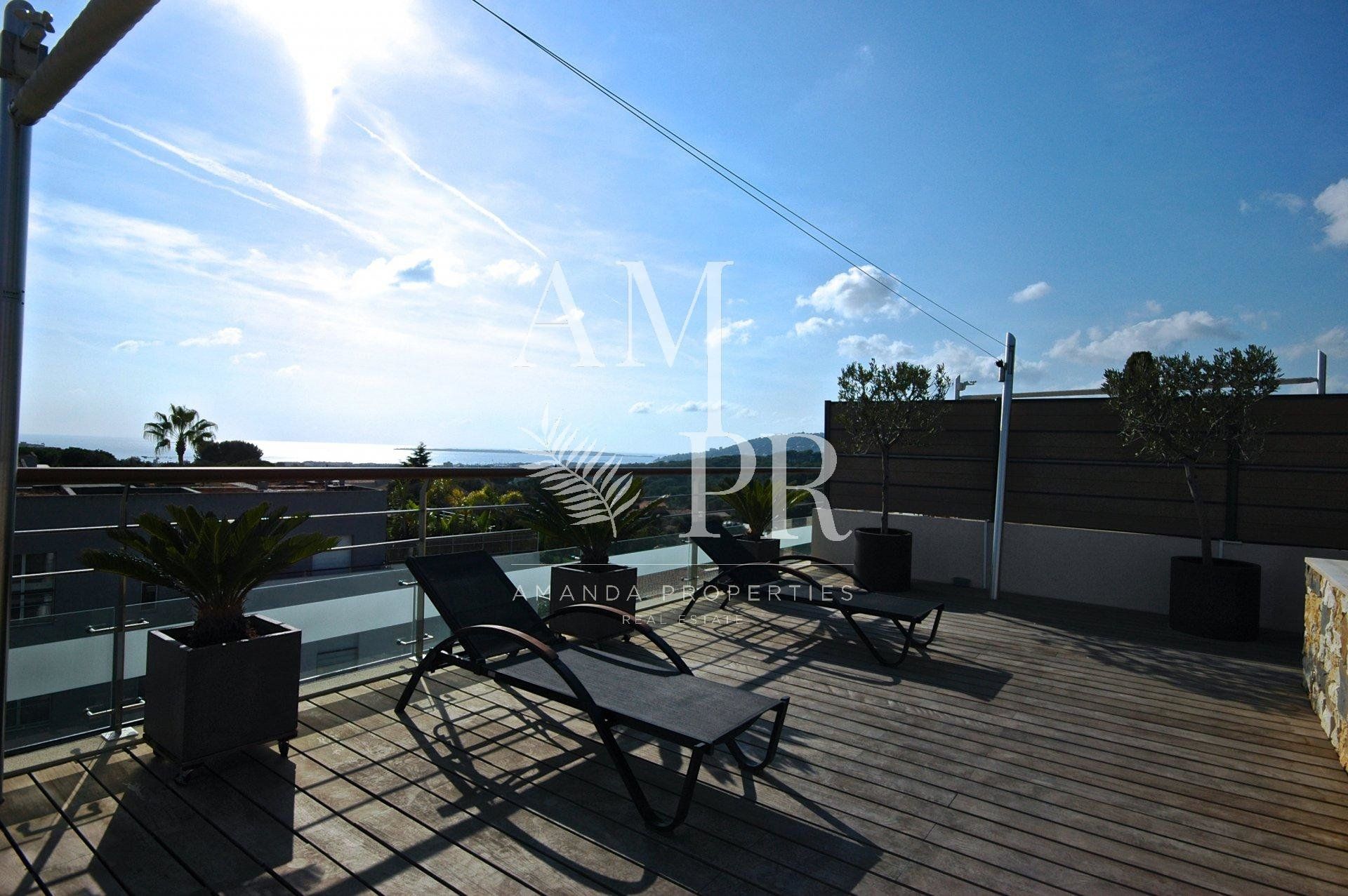 Condominium in Antibes, Provence-Alpes-Côte d'Azur 10701323