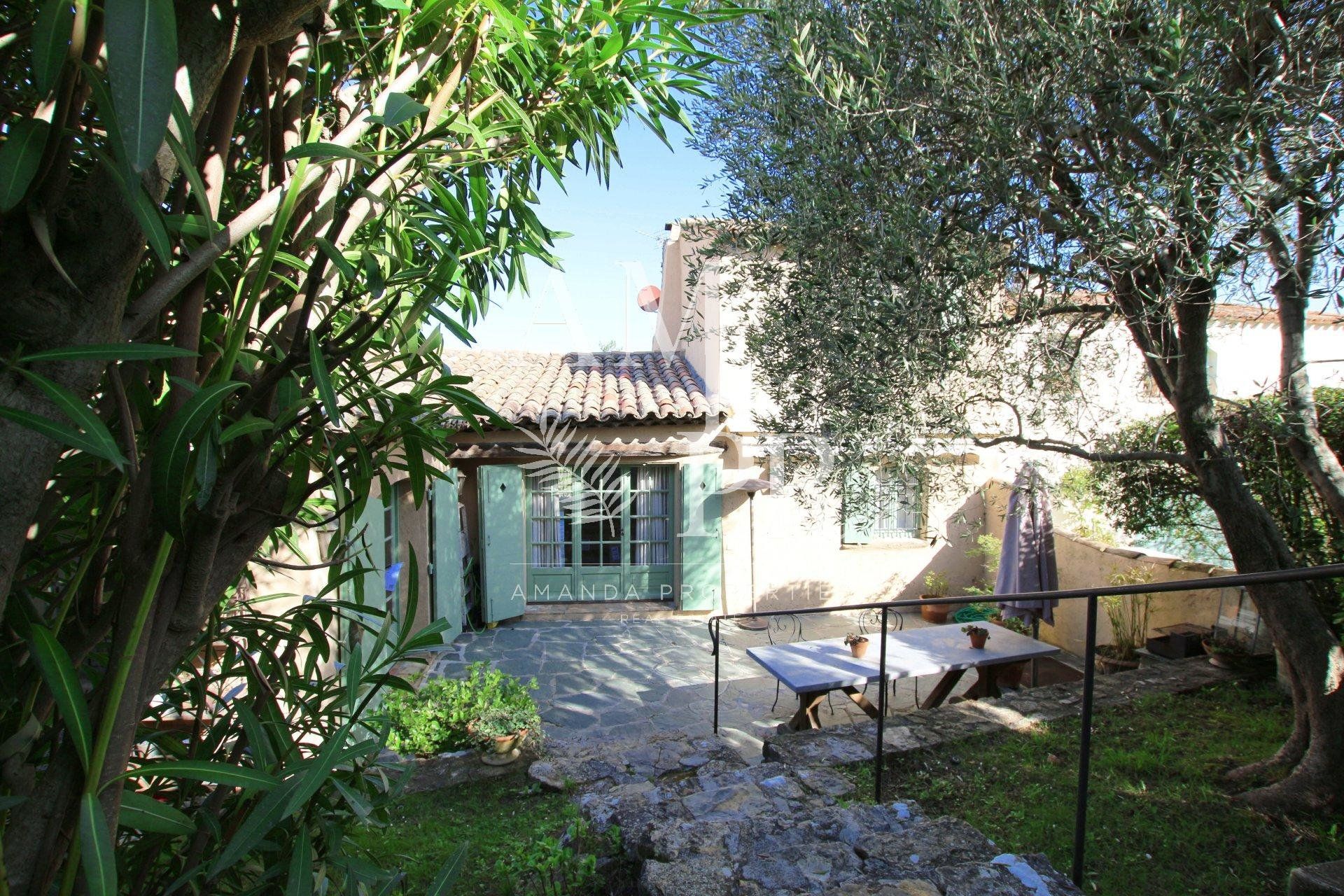 Будинок в Mouans-Sartoux, Provence-Alpes-Côte d'Azur 10701330