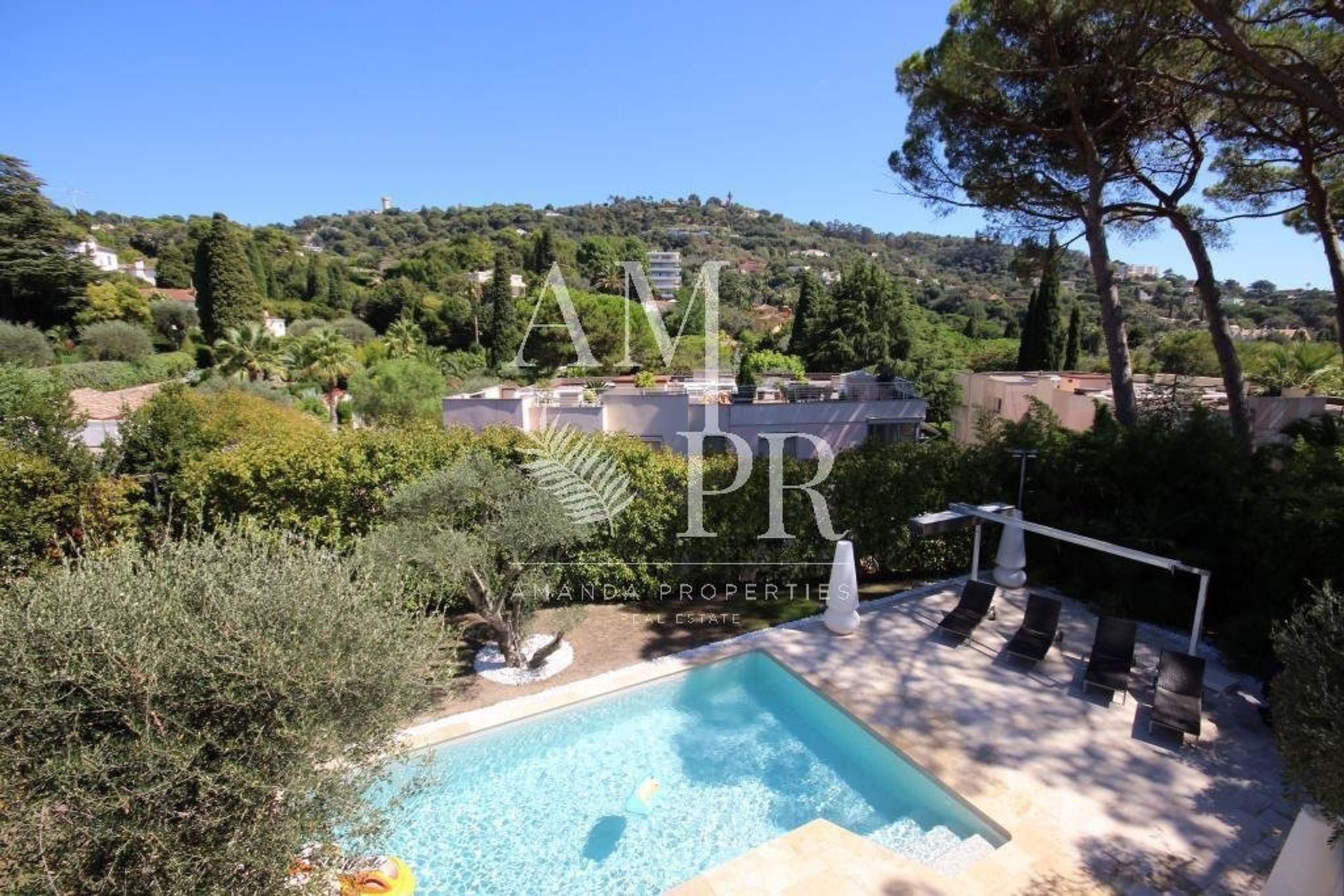 Talo sisään Cannes, Provence-Alpes-Cote d'Azur 10701349