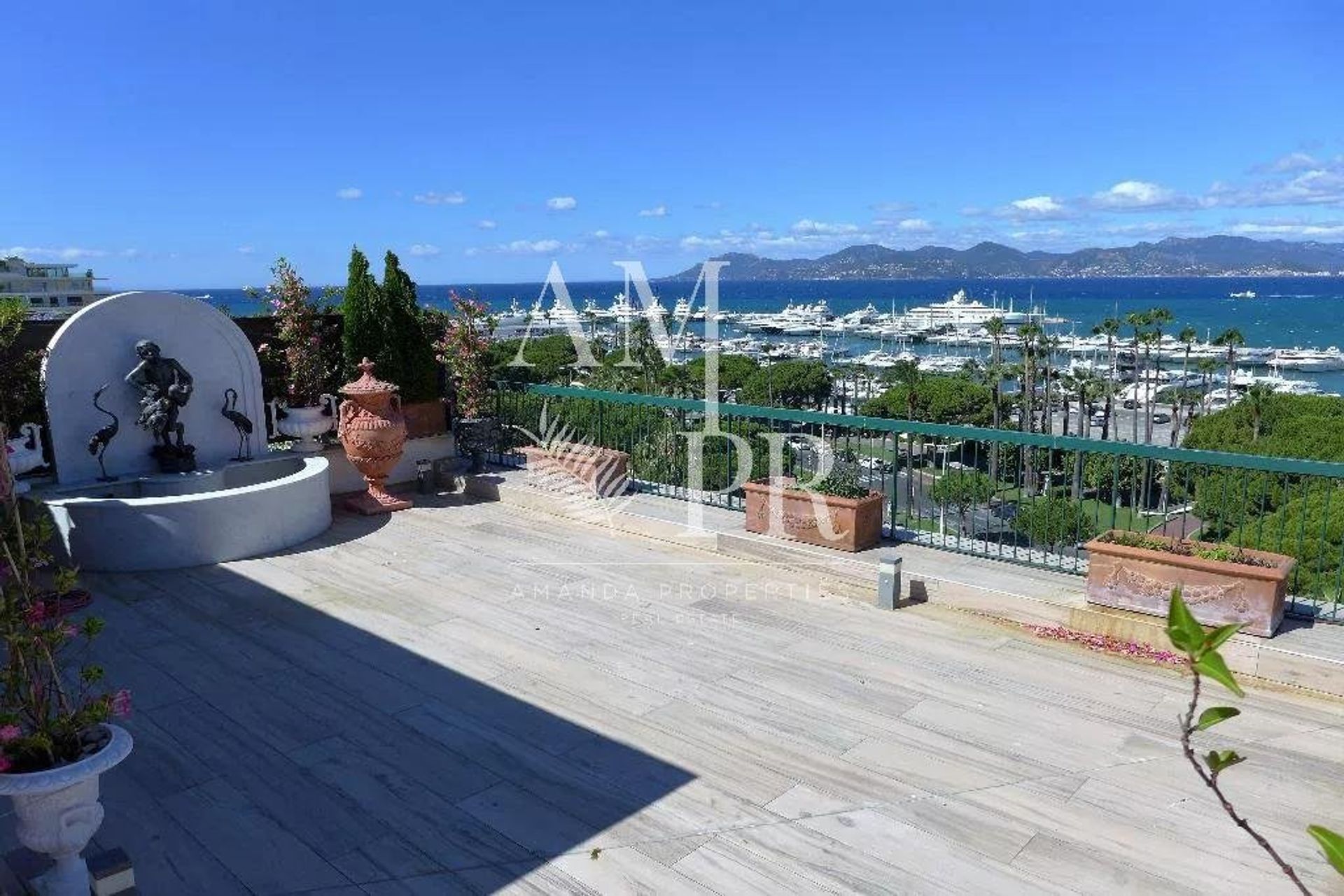 Osakehuoneisto sisään Cannes, Provence-Alpes-Cote d'Azur 10701378