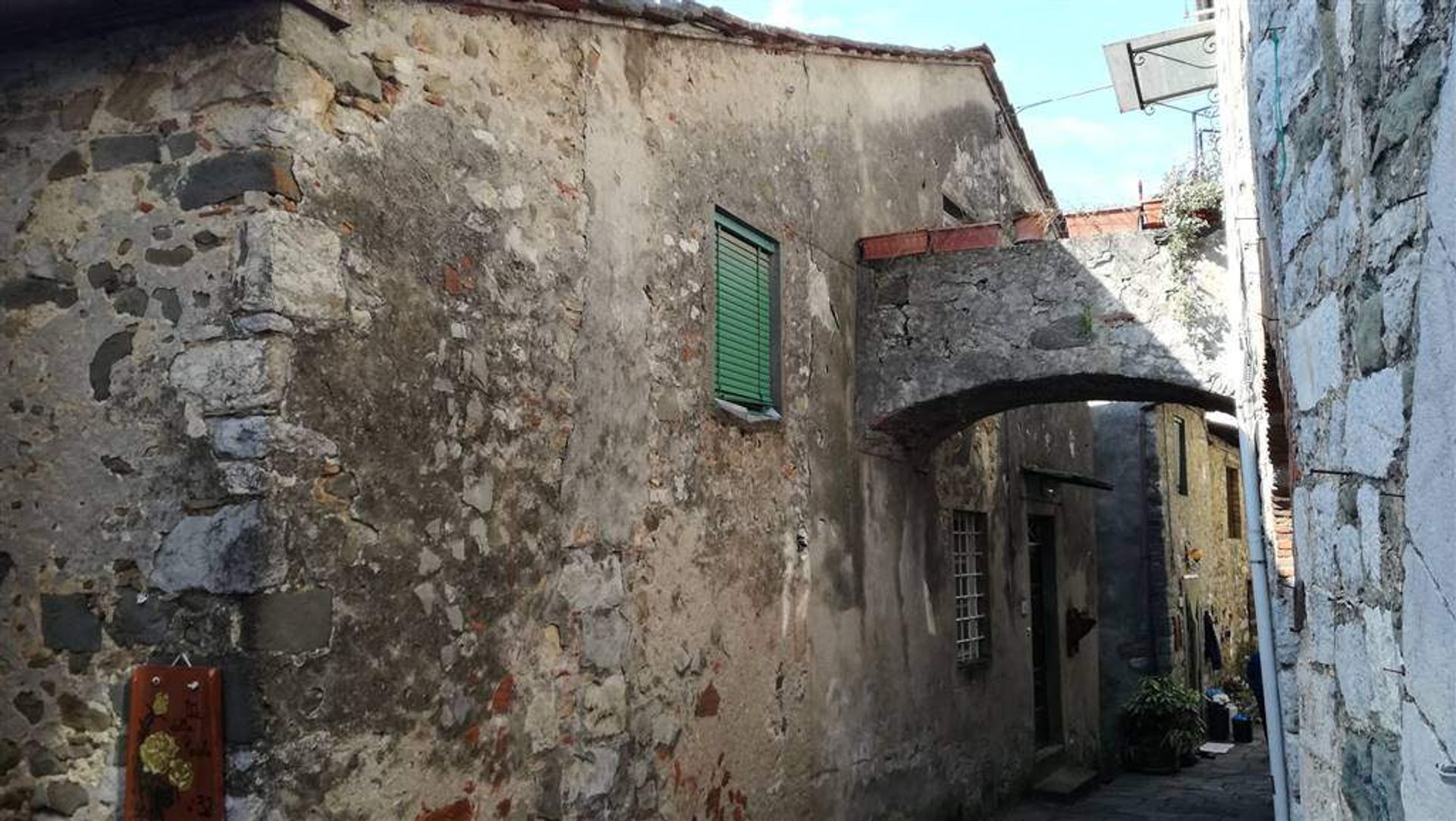 House in Borgo a Mozzano, Tuscany 10701473