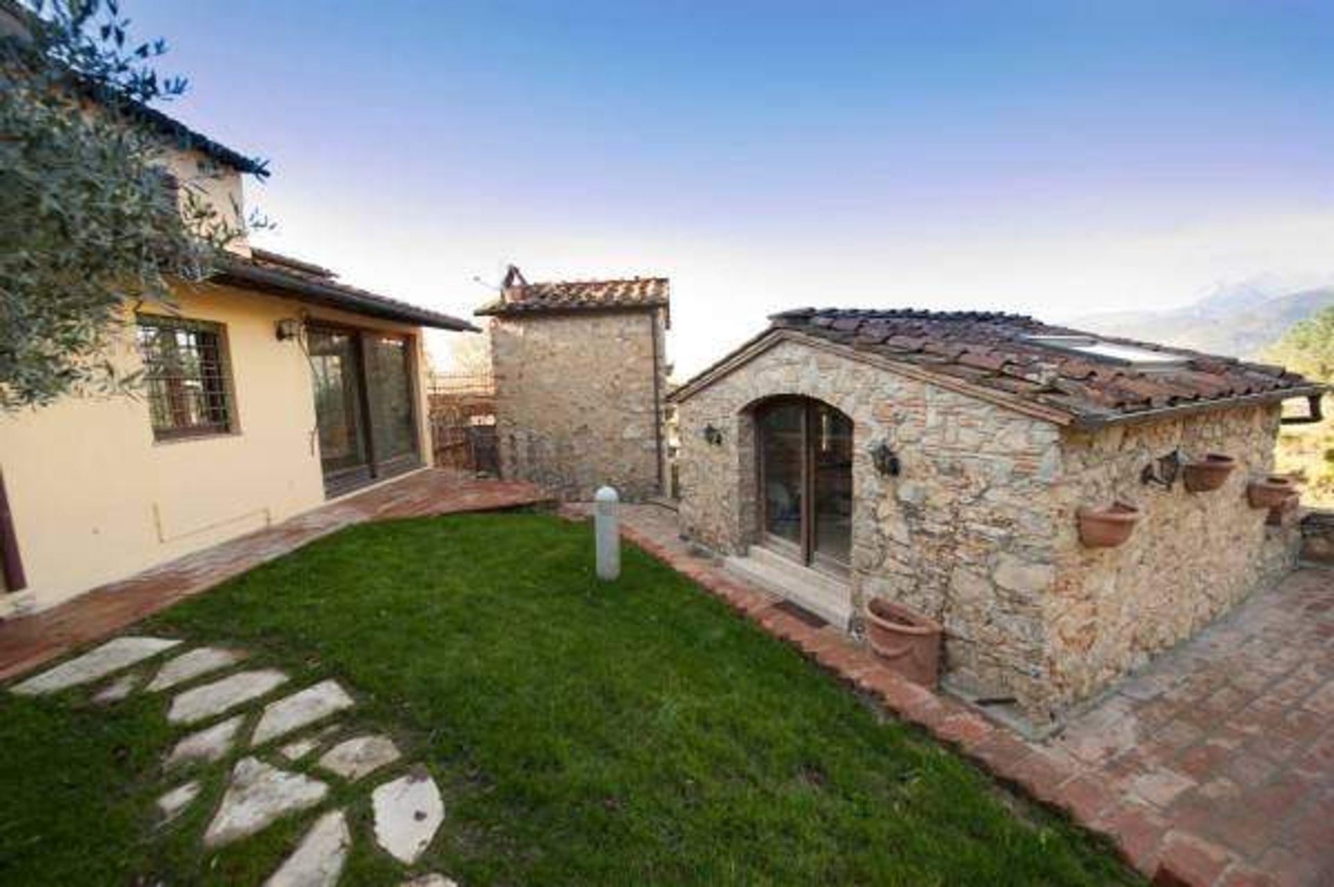 Rumah di Montemagno, Piemonte 10701547