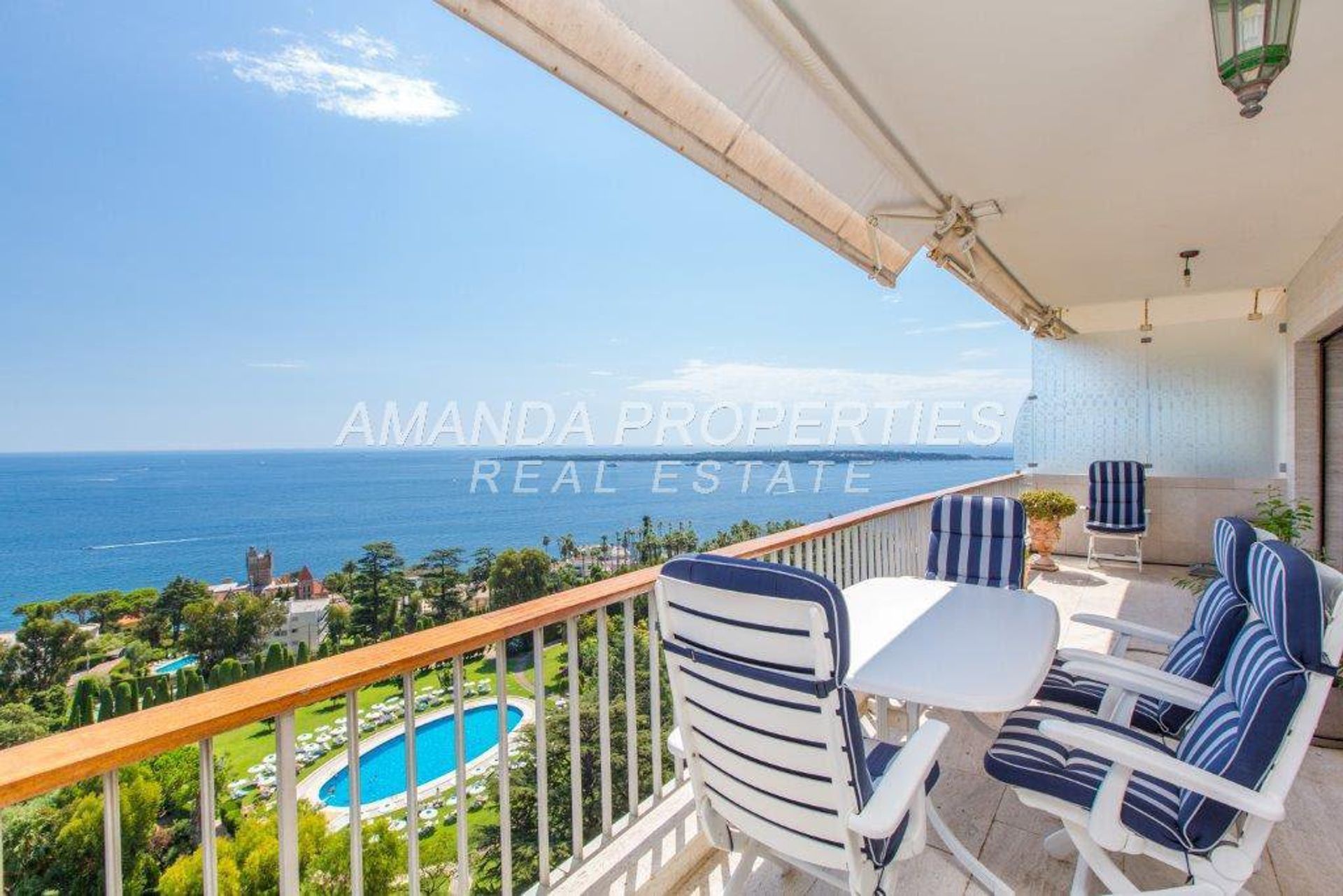 Condominium in Cannes, Provence-Alpes-Côte d'Azur 10701605