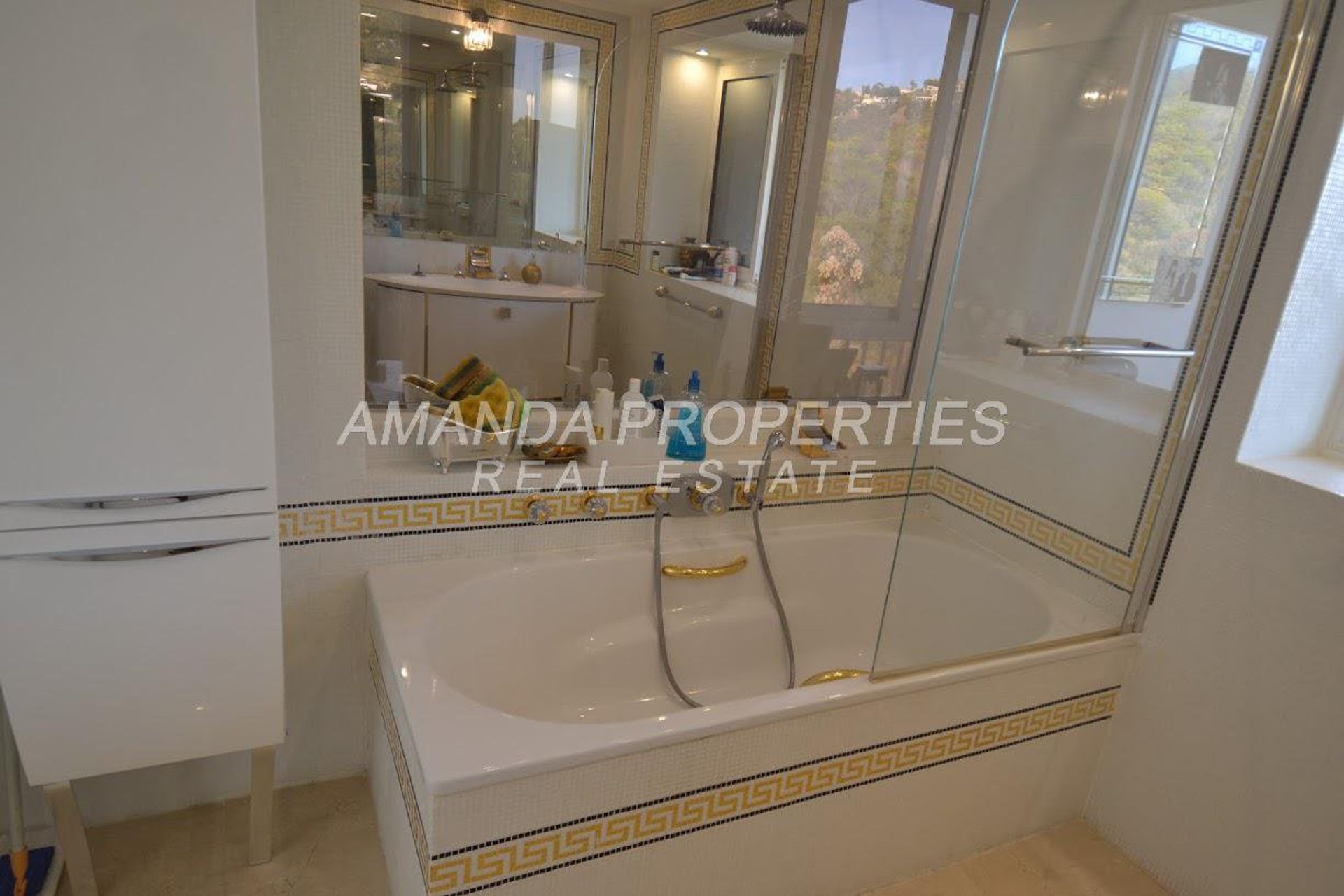 Condominium in Cannes, Provence-Alpes-Côte d'Azur 10701605