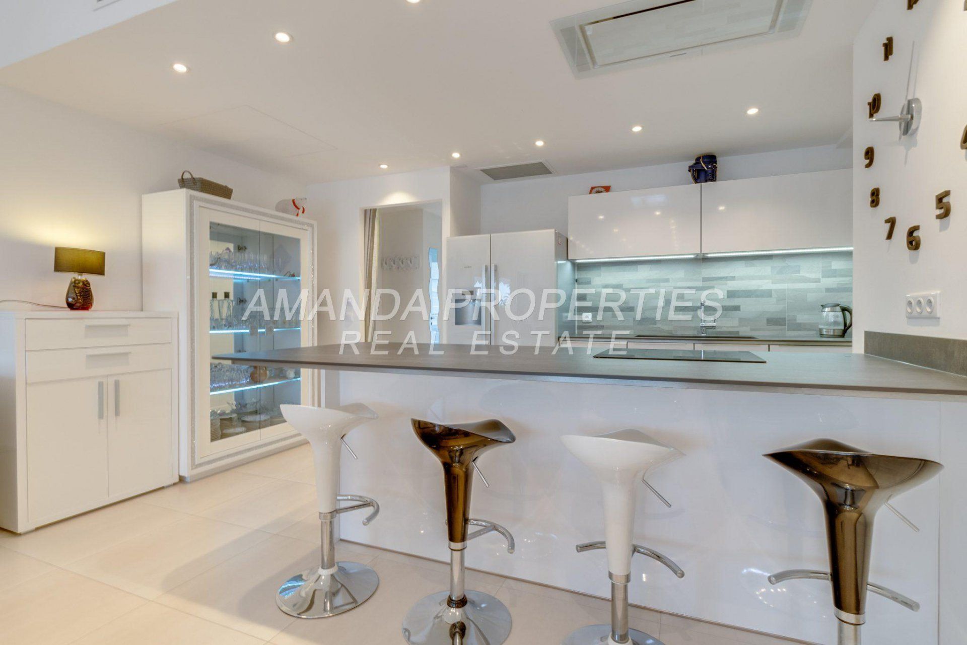 Condominium in Cannes, Provence-Alpes-Cote d'Azur 10701607