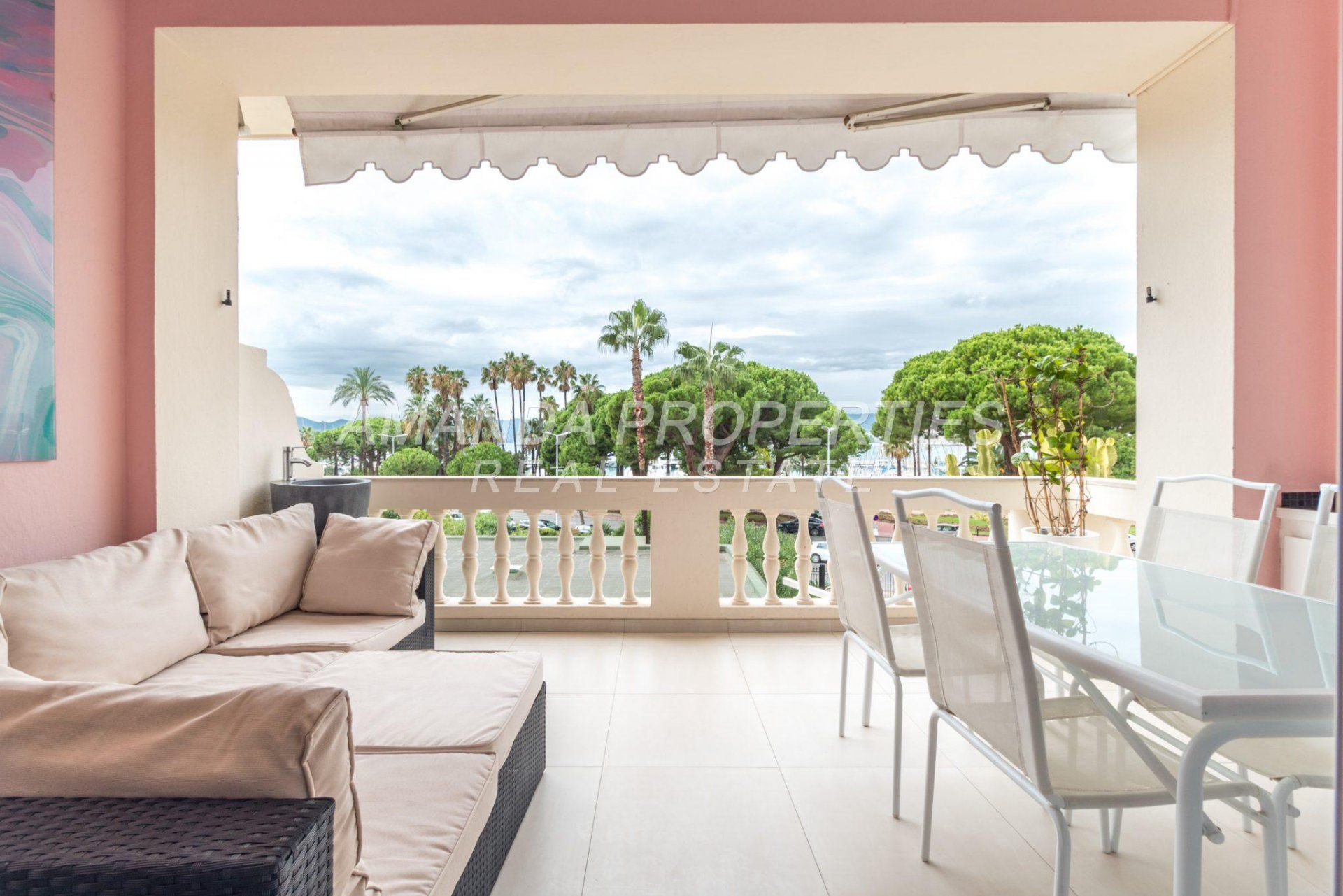 Condominium in Cannes, Provence-Alpes-Cote d'Azur 10701607