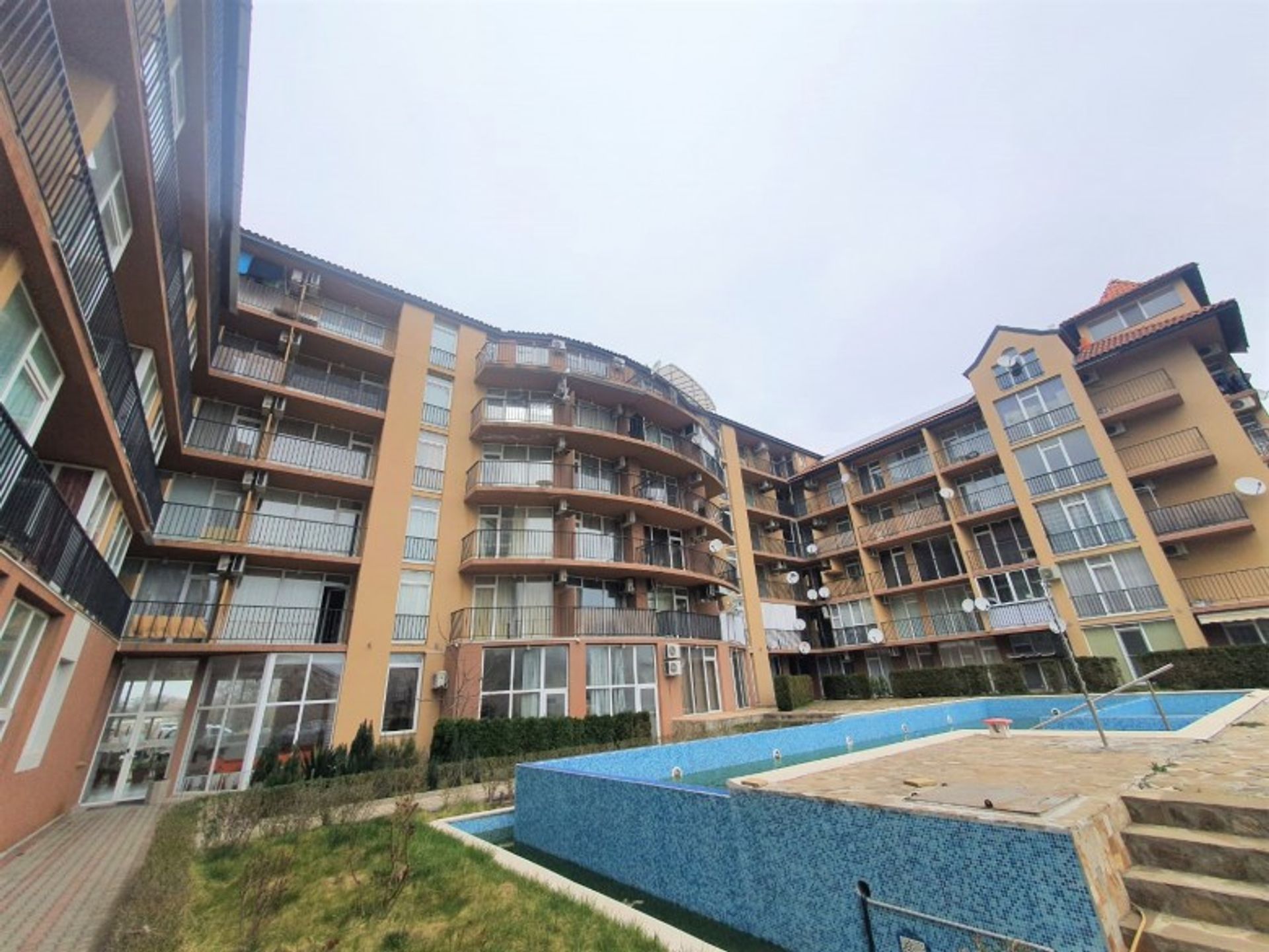 Condominio en Nesebar, Burgas 10701720