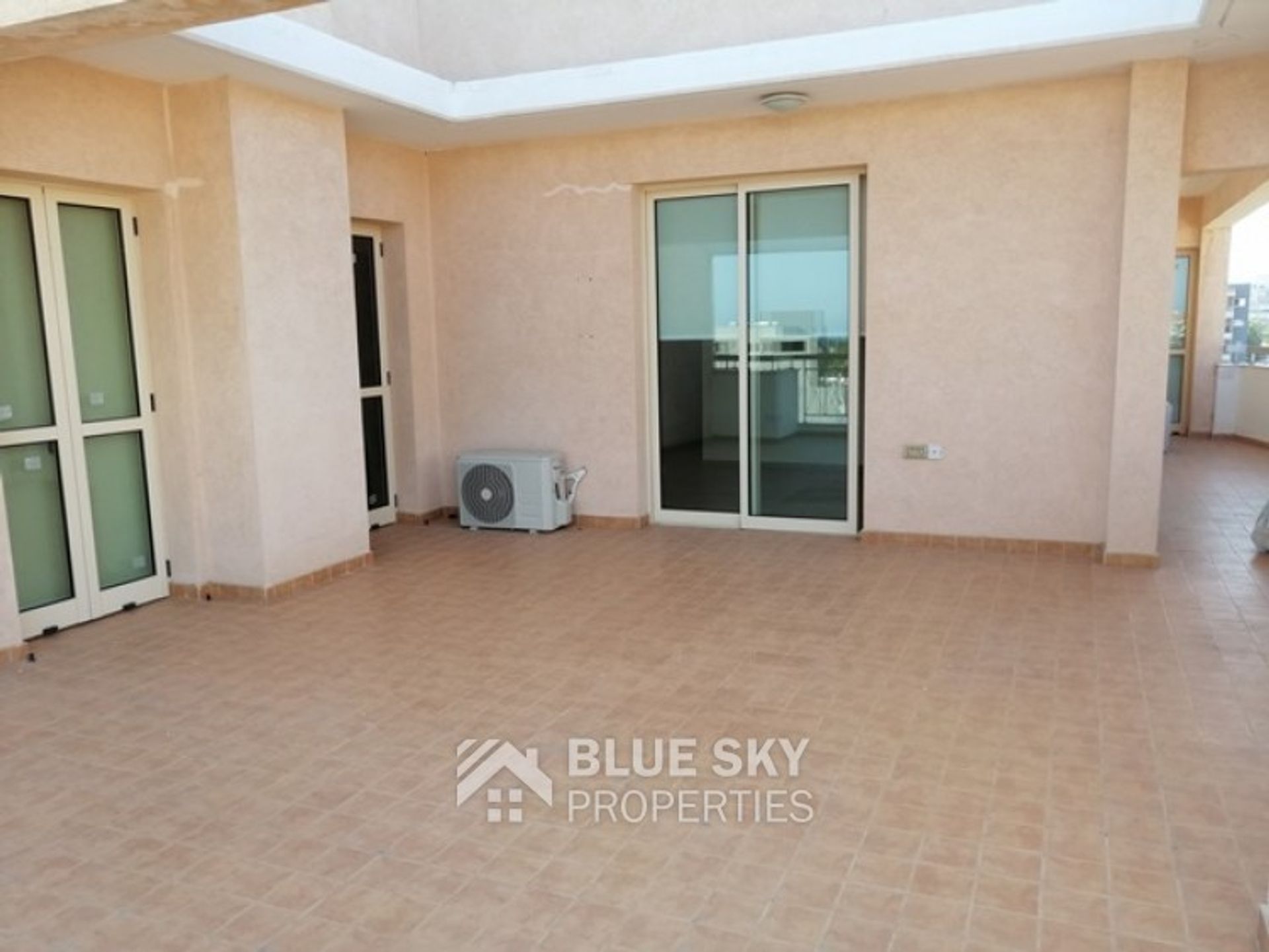 Condominium in Limassol, Lemesos 10703058