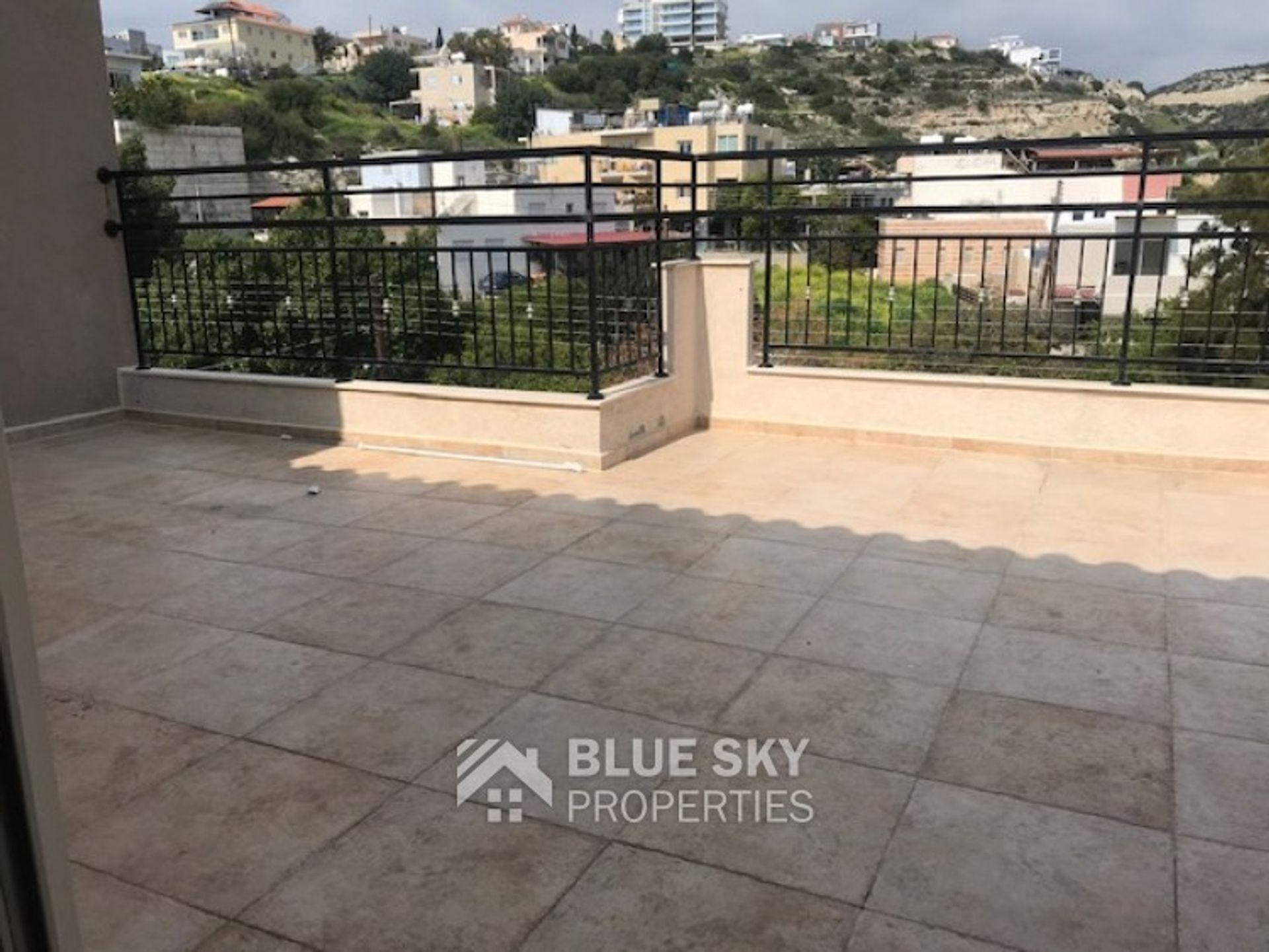 Condominium in Limassol, Lemesos 10703120