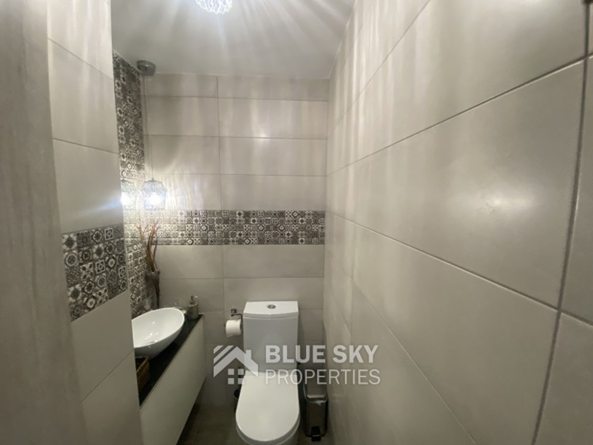 Квартира в Strovolos, Nicosia 10703349