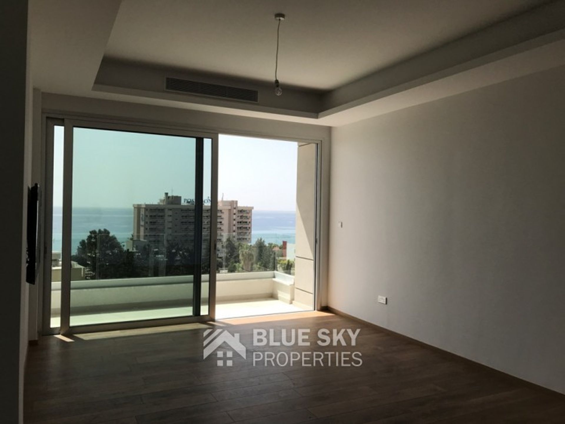 Condominium in Agios Tychon, Limassol 10703621