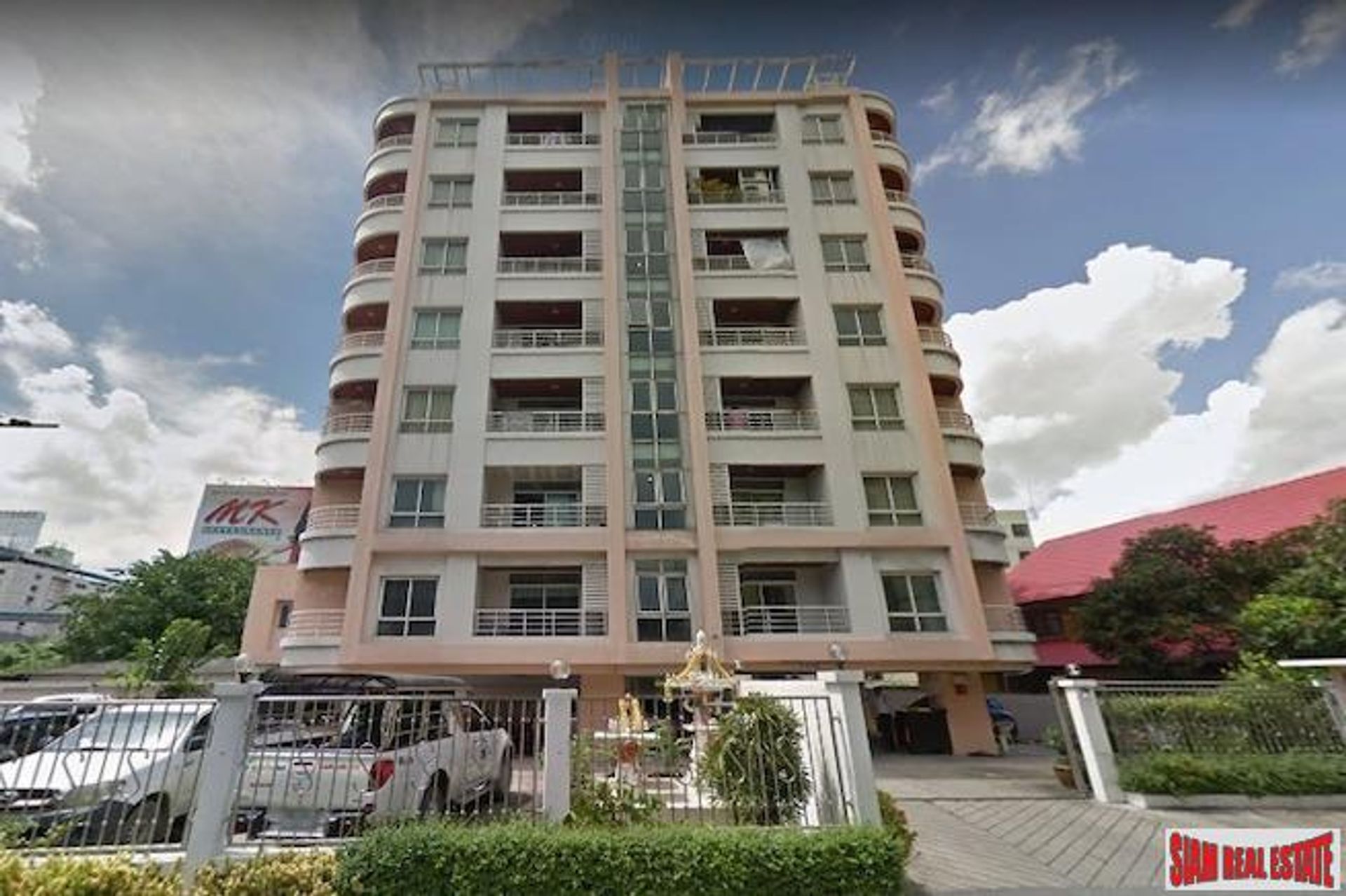 Condominium in Phra Khanong, Krung Thep Maha Nakhon 10709440