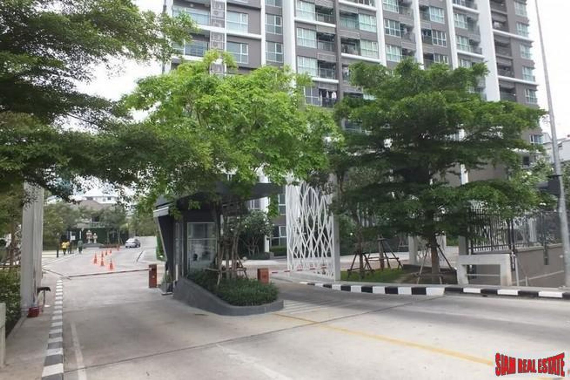 Condominium in Ban Na Song, Krung Thep Maha Nakhon 10709464