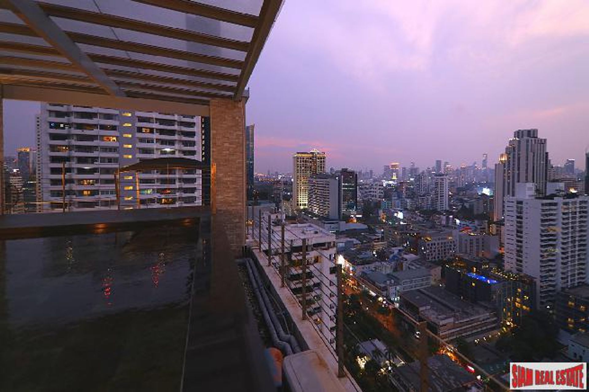 Condominium in Khlong Toei, Krung Thep Maha Nakhon 10709487