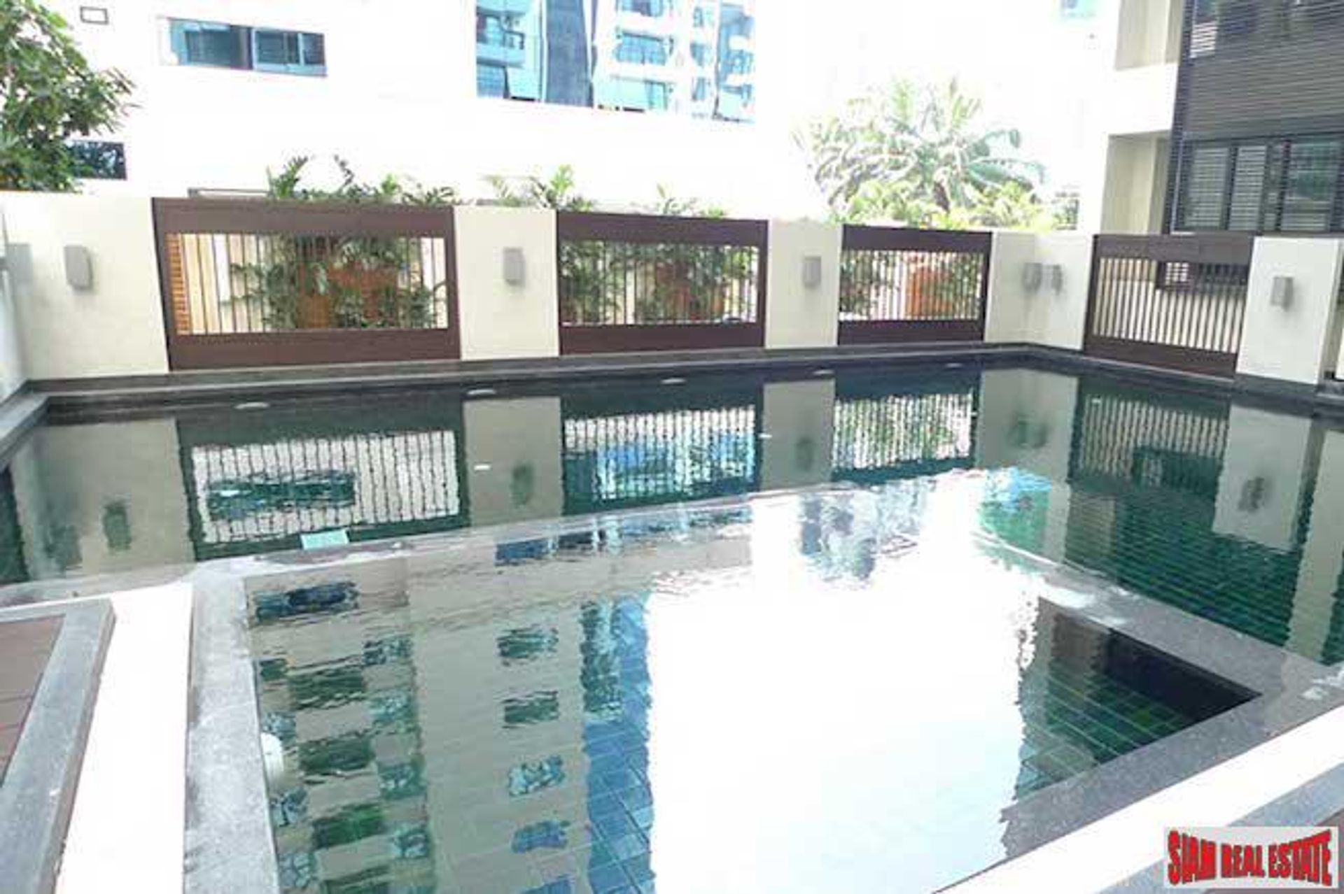 Condominium in Watthana, Krung Thep Maha Nakhon 10709491