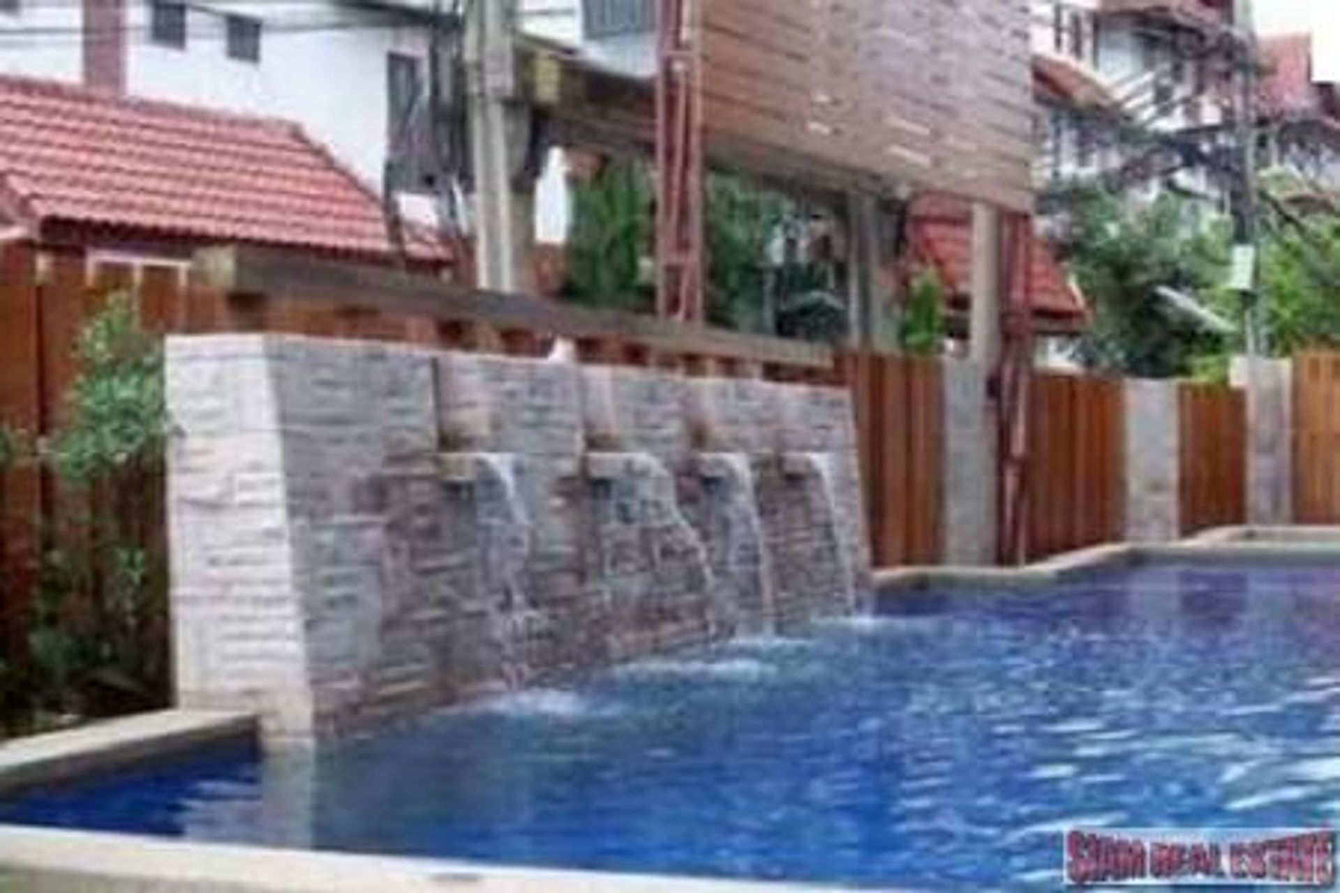 Condominium in Phra Khanong, Krung Thep Maha Nakhon 10709506