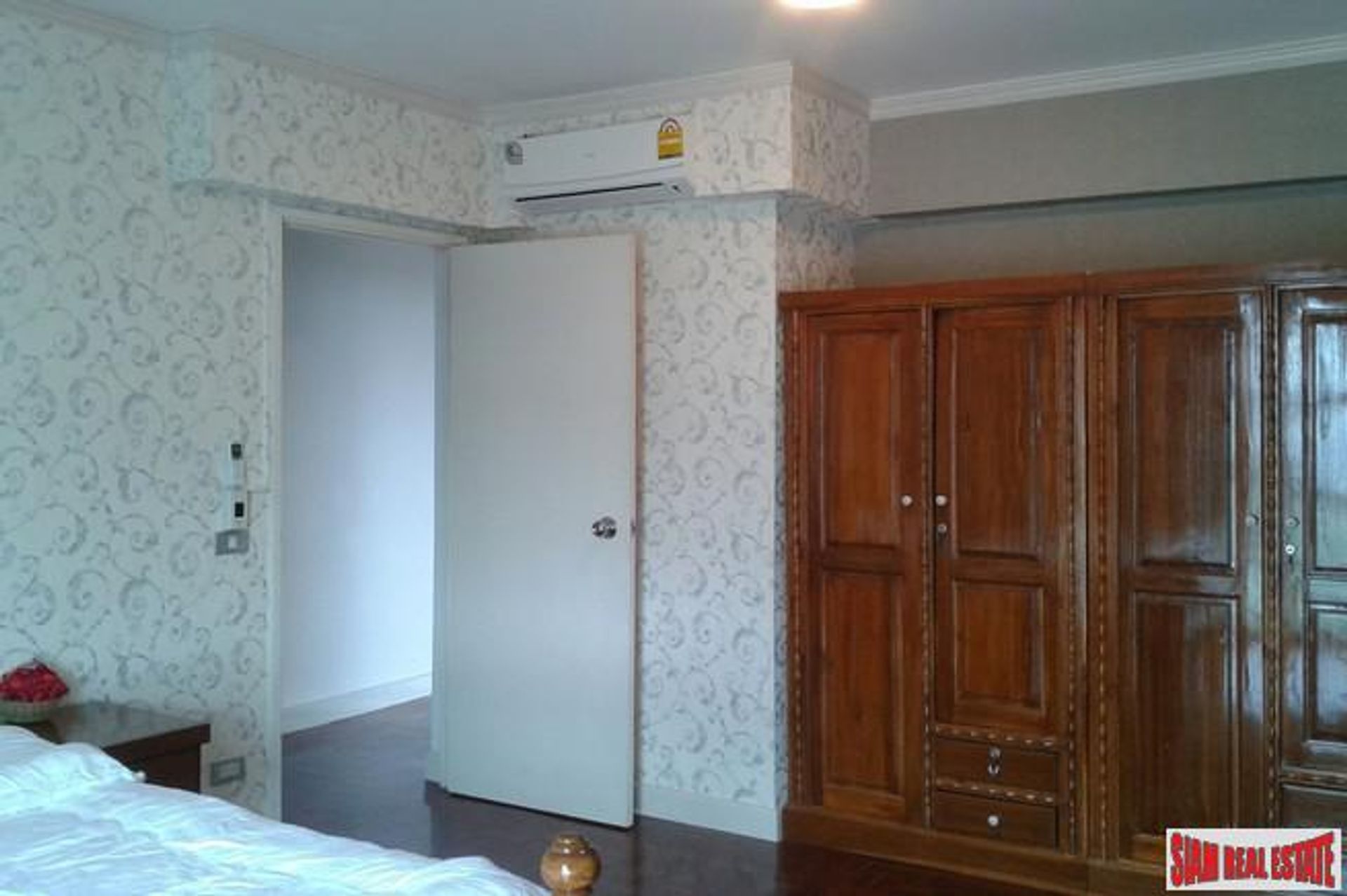 Condominium in Ban Bang Phang, Nonthaburi 10709544