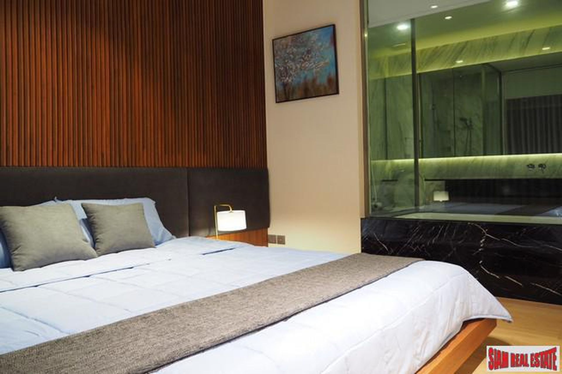 Condominium in Bang Rak, Krung Thep Maha Nakhon 10709653