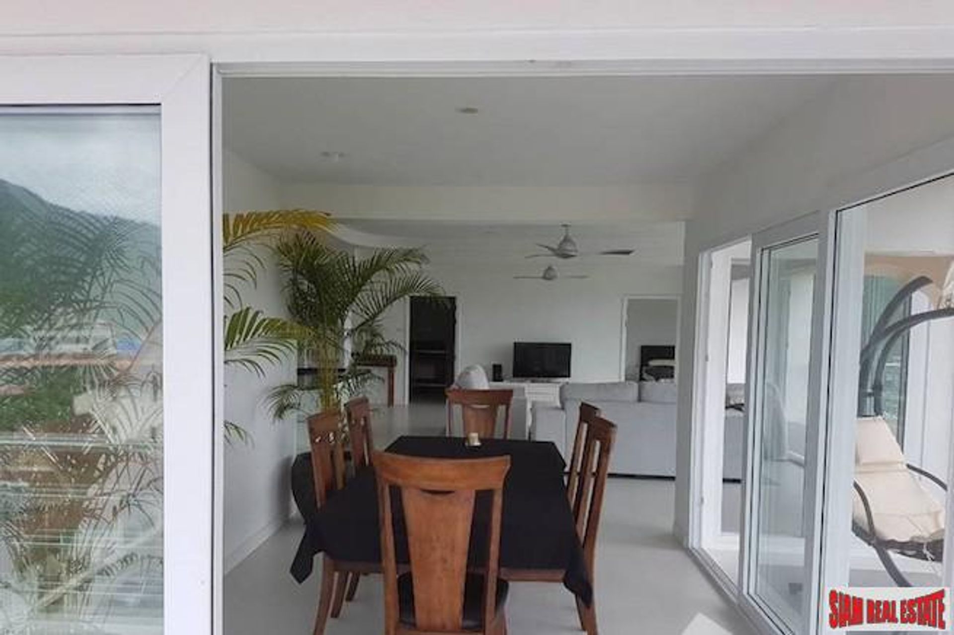 Condominium in Tambon Patong, Chang Wat Phuket 10710241