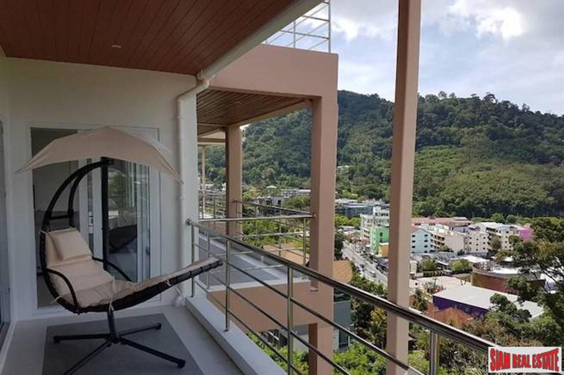 Condominium in Tambon Patong, Chang Wat Phuket 10710241