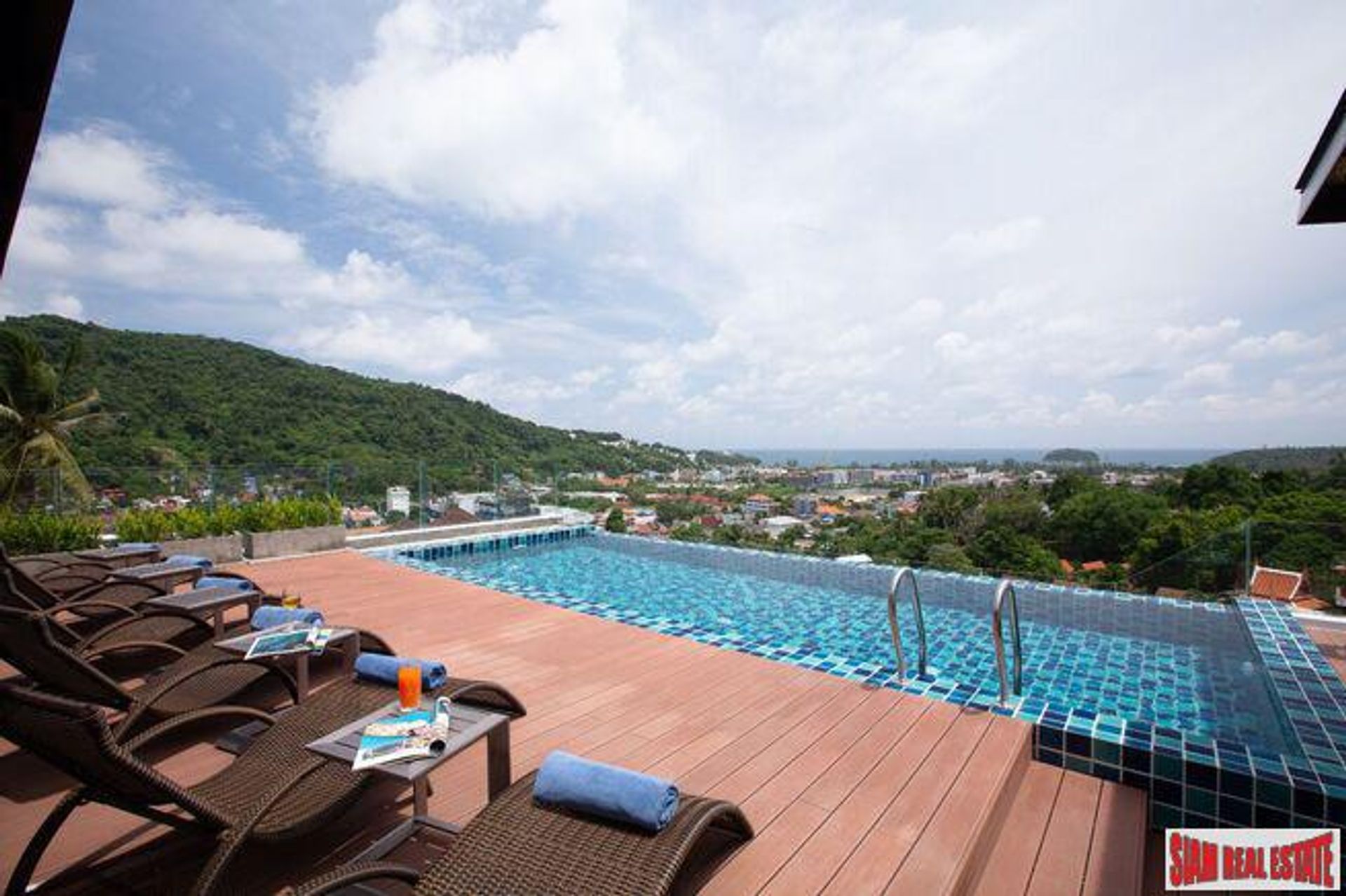 Condominium in Tambon Karon, Chang Wat Phuket 10710288