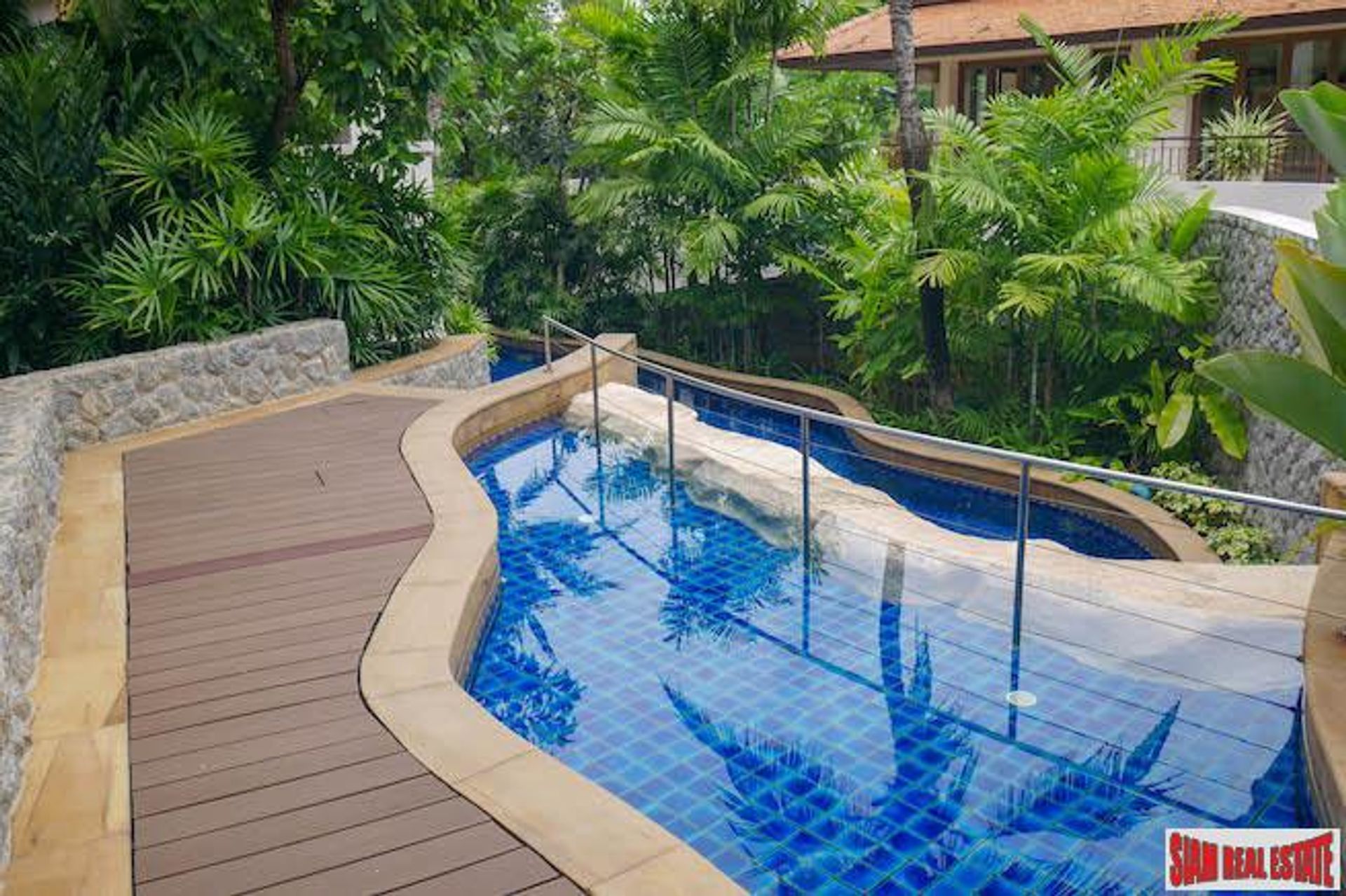 Condominium in Tambon Karon, Chang Wat Phuket 10710394