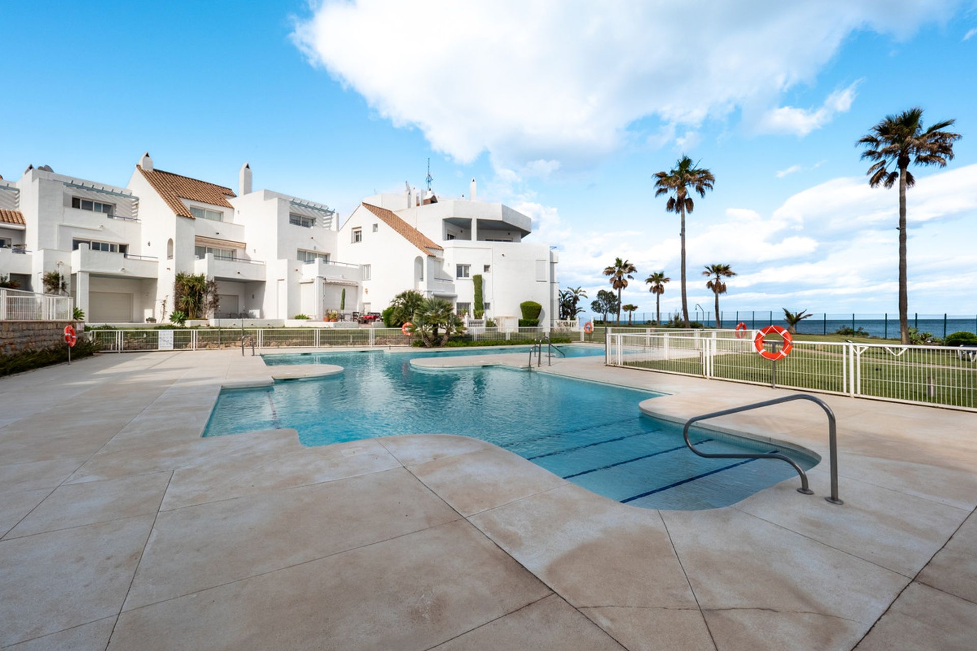 Condominium in Casares, Andalucía 10714482